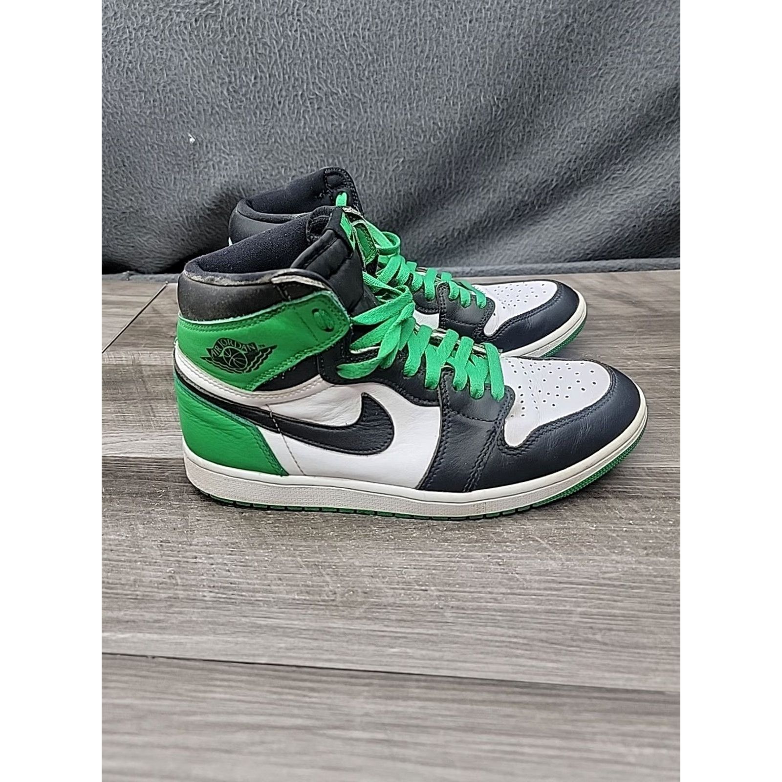 Jordan Brand Jordan 1 Retro High OG Lucky Green Sneaker DZ5485-031 Men’s 10 Shoes Green Nike Jordan 1 Retro High OG Sneaker Mens 10 Green Band Green Size US 9 / EU 42 - 4 Thumbnail