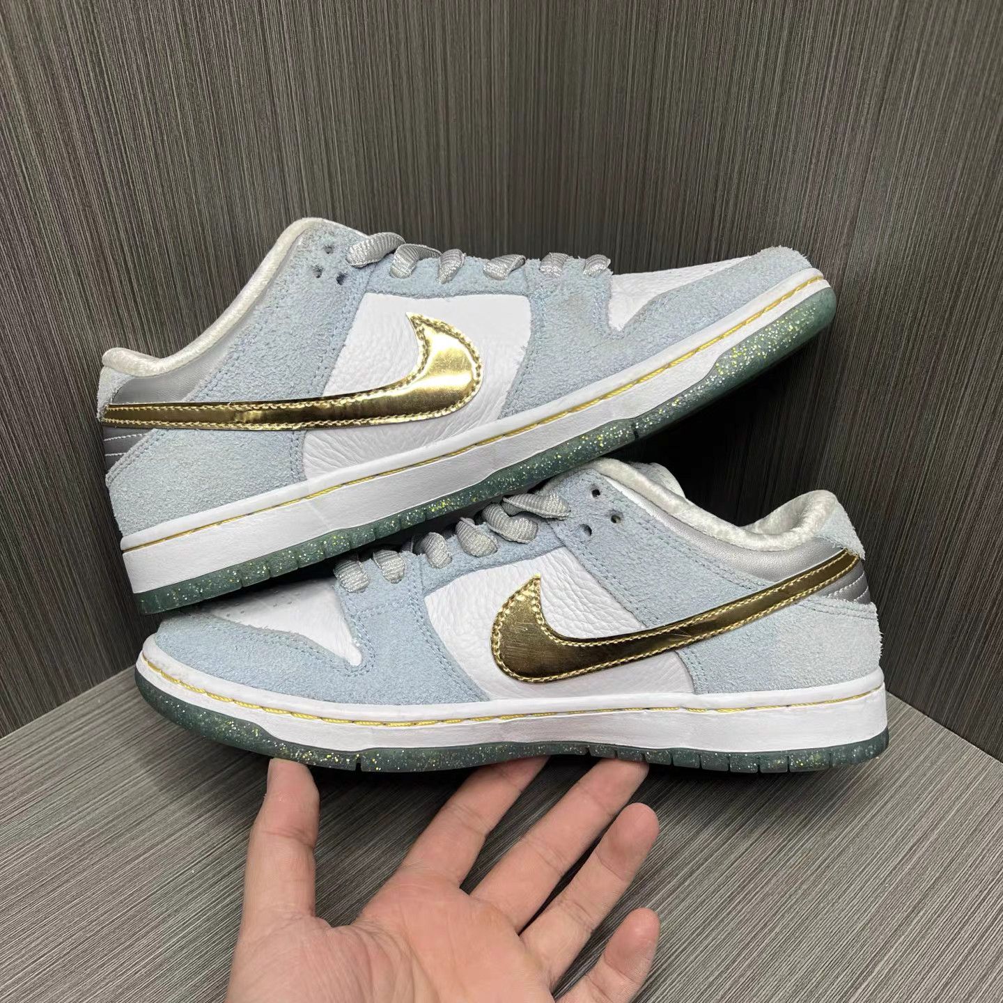 Nike Nike Dunk SB Pro "Holiday Special" (Frozen) Skate Shoes K15 Size US 7 / EU 40 - 4 Thumbnail