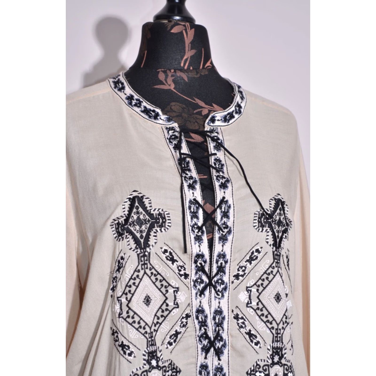 Vintage VINTAGE? No. Odd Molly Embroidered Top Blouse Beige Modal Size 3 Women Long Sleeve Shirt Size XS / US 0-2 / IT 36-38 - 2 Thumbnail