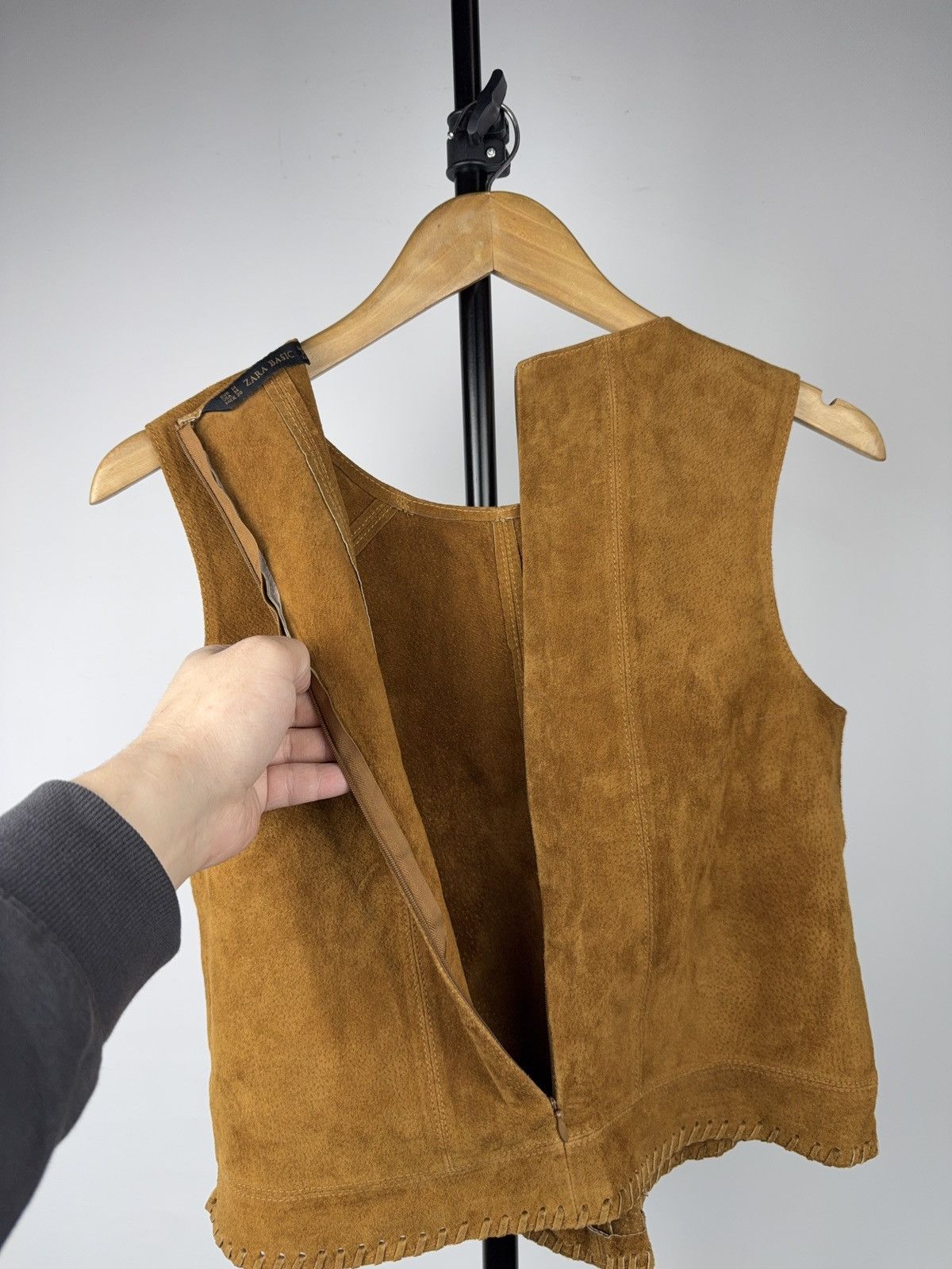 Japanese Brand Western Retro ZARA Basic Suede Leather Vest Sleeveless Brown Size S / US 4 / IT 40 - 12 Thumbnail