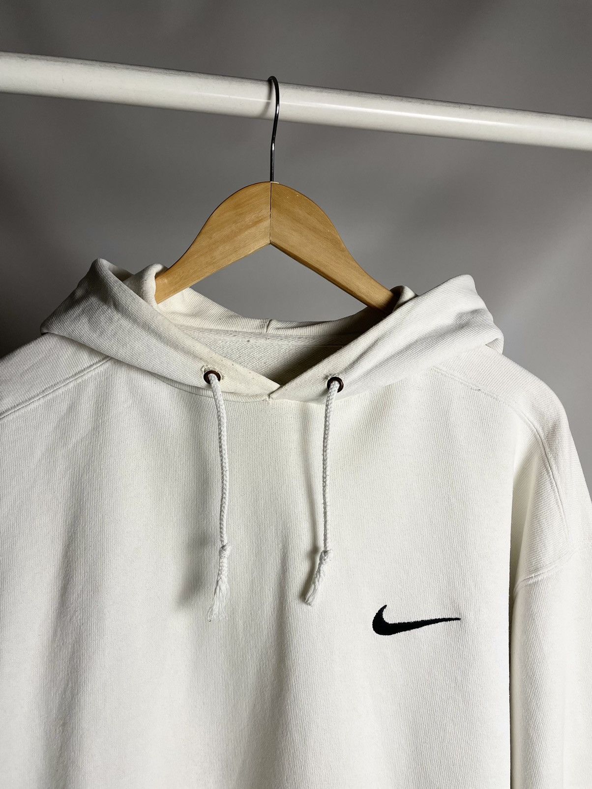 Nike VINTAGE 🐻 Nike Boxy fit white small Logo Hoodie Size US L / EU 52-54 / 3 - 4 Thumbnail