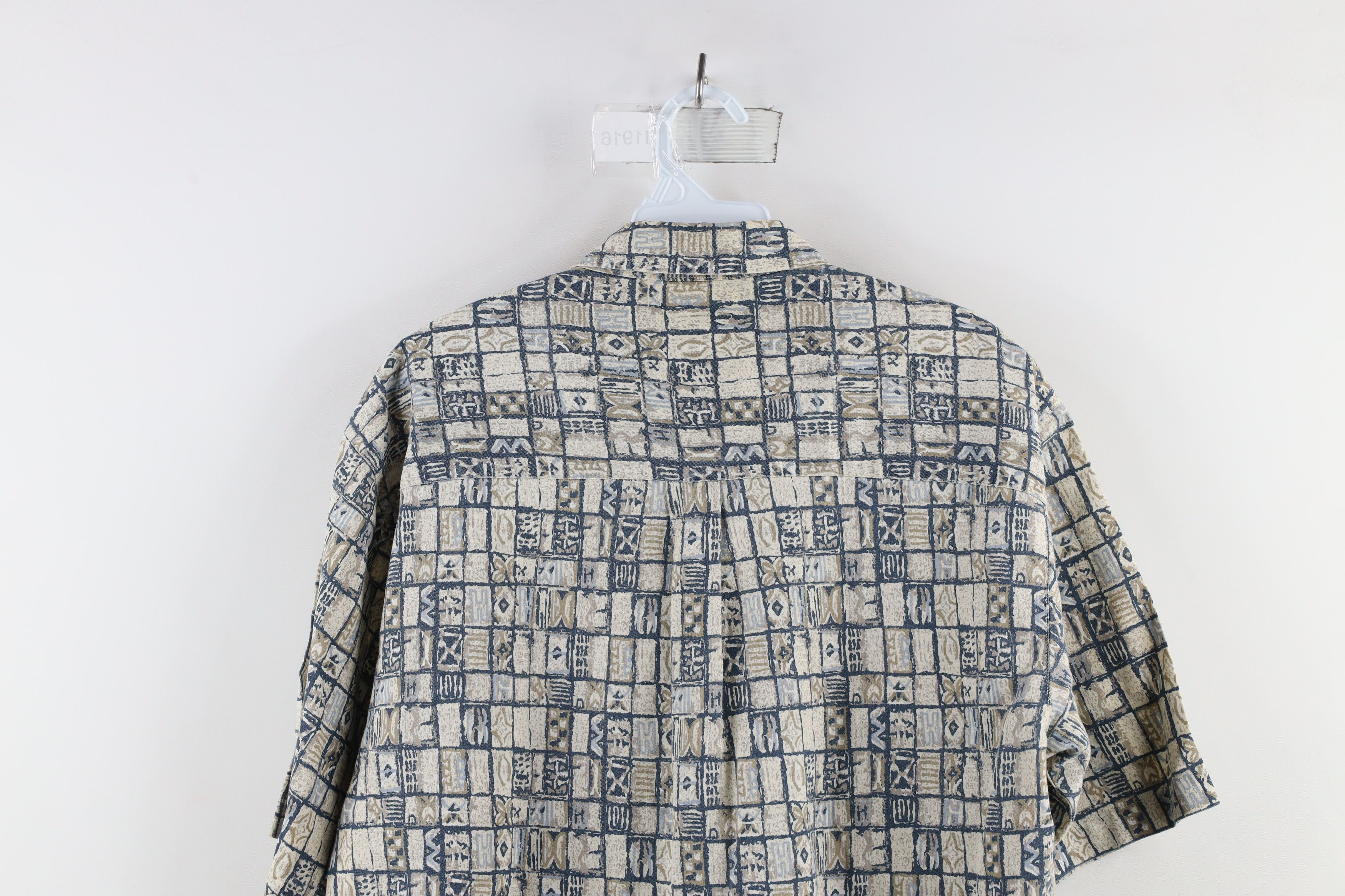 Vintage Vintage 90s Streetwear Geometric Beach Hawaiian Button Shirt Size US L / EU 52-54 / 3 - 10 Thumbnail