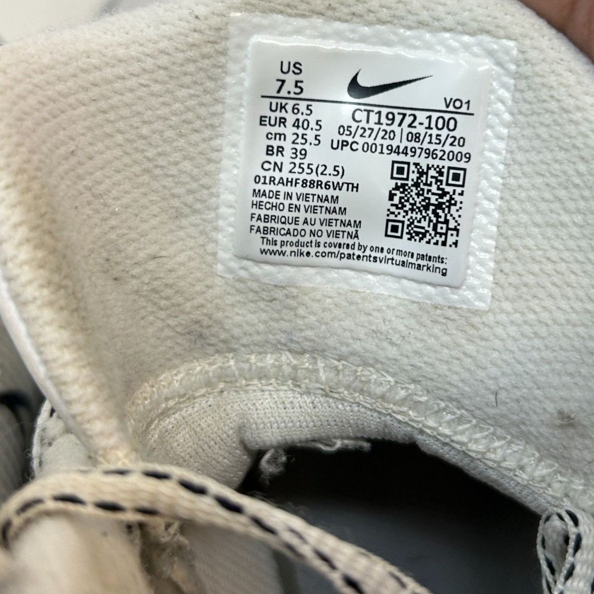 Nike Nike Kyrie Flytrap 4 'White Metallic Silver' Mens 7.5 Size US 7.5 / EU 40-41 - 10 Thumbnail