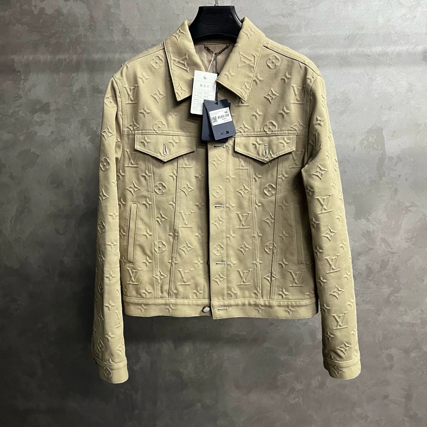 Louis Vuitton Louis Vuitton Beige Designer Casual Size 3XL / US 20-22 - 1 Thumbnail