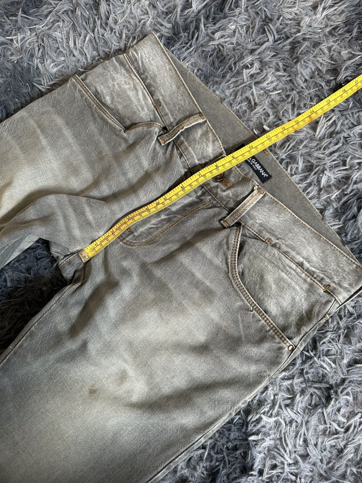 Dolce & Gabbana 00’s VTG Dolce & Gabbana 14 Gold distressed grey dirty jeans Size US 32 / EU 48 - 16 Thumbnail
