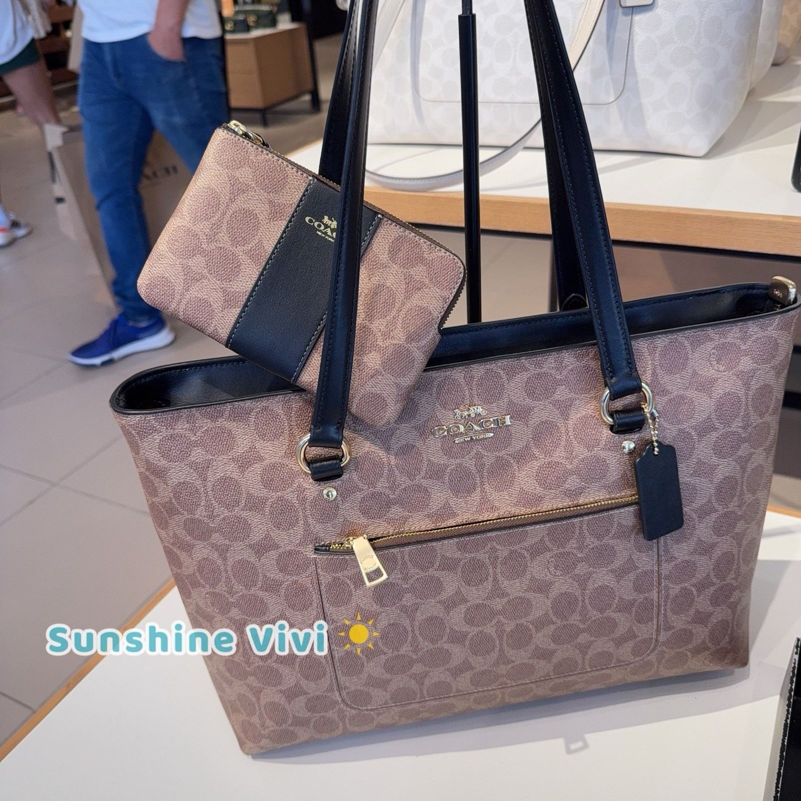 Coach NWT bundle COACH Tote Bag CCD69 & CW854 Zip Wristlet Size ONE SIZE - 1 Thumbnail