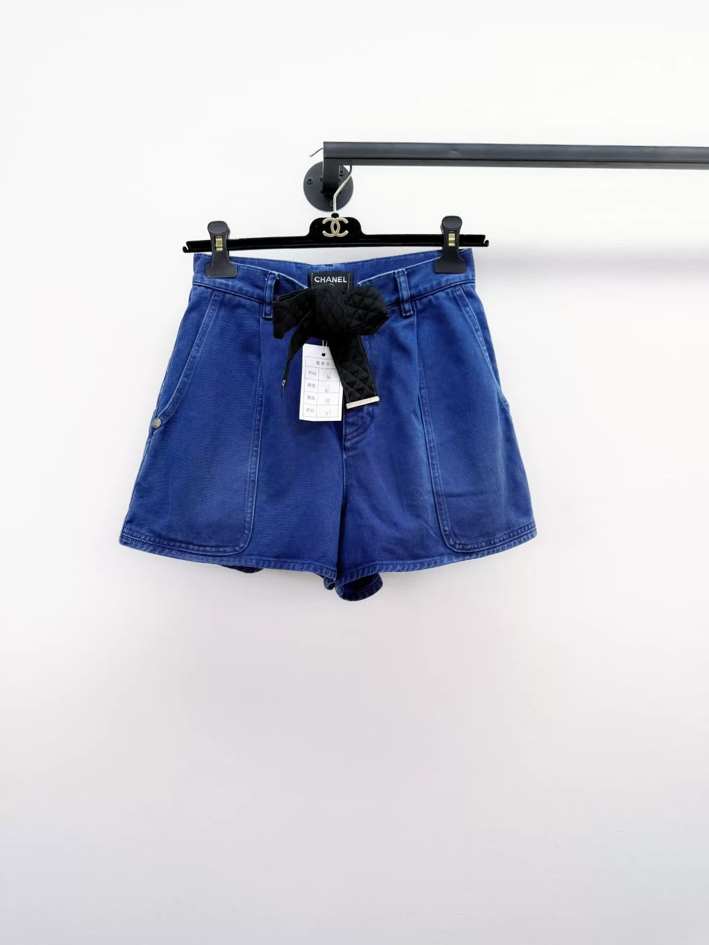 Chanel Chanel belted jean shorts logo panel check 36 like new Size 26" / US 2 / IT 38 - 1 Thumbnail