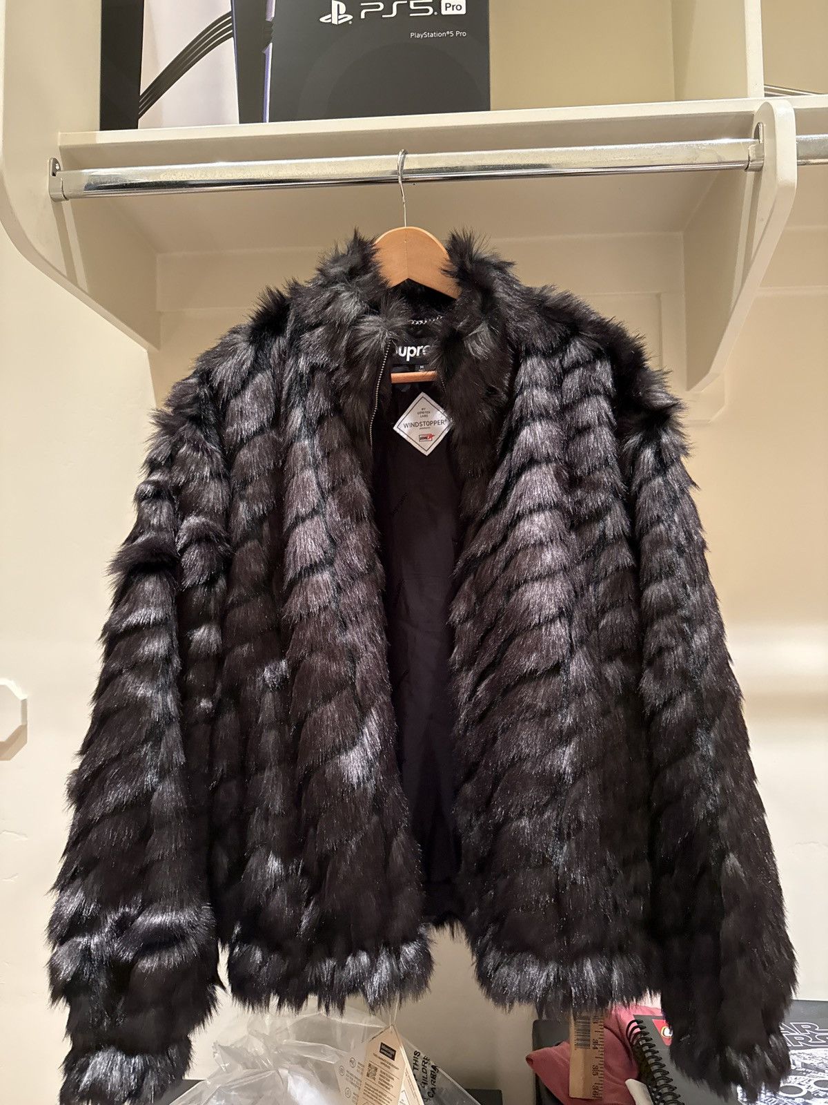 ジャケット・アウター Supreme 2-Tone WINDSTOPPER Faux Fur Supreme 2-Tone WINDSTOPPER Faux Fur Jacket Tan Men's - SS25 - US
