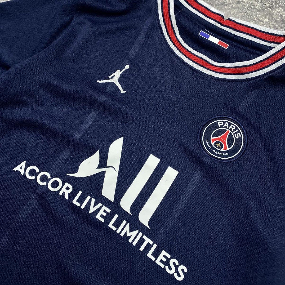 Jordan Brand Nike Jordan FC Paris Saint Germain PSG big logo soccer jersy Size US S / EU 44-46 / 1 - 3 Thumbnail