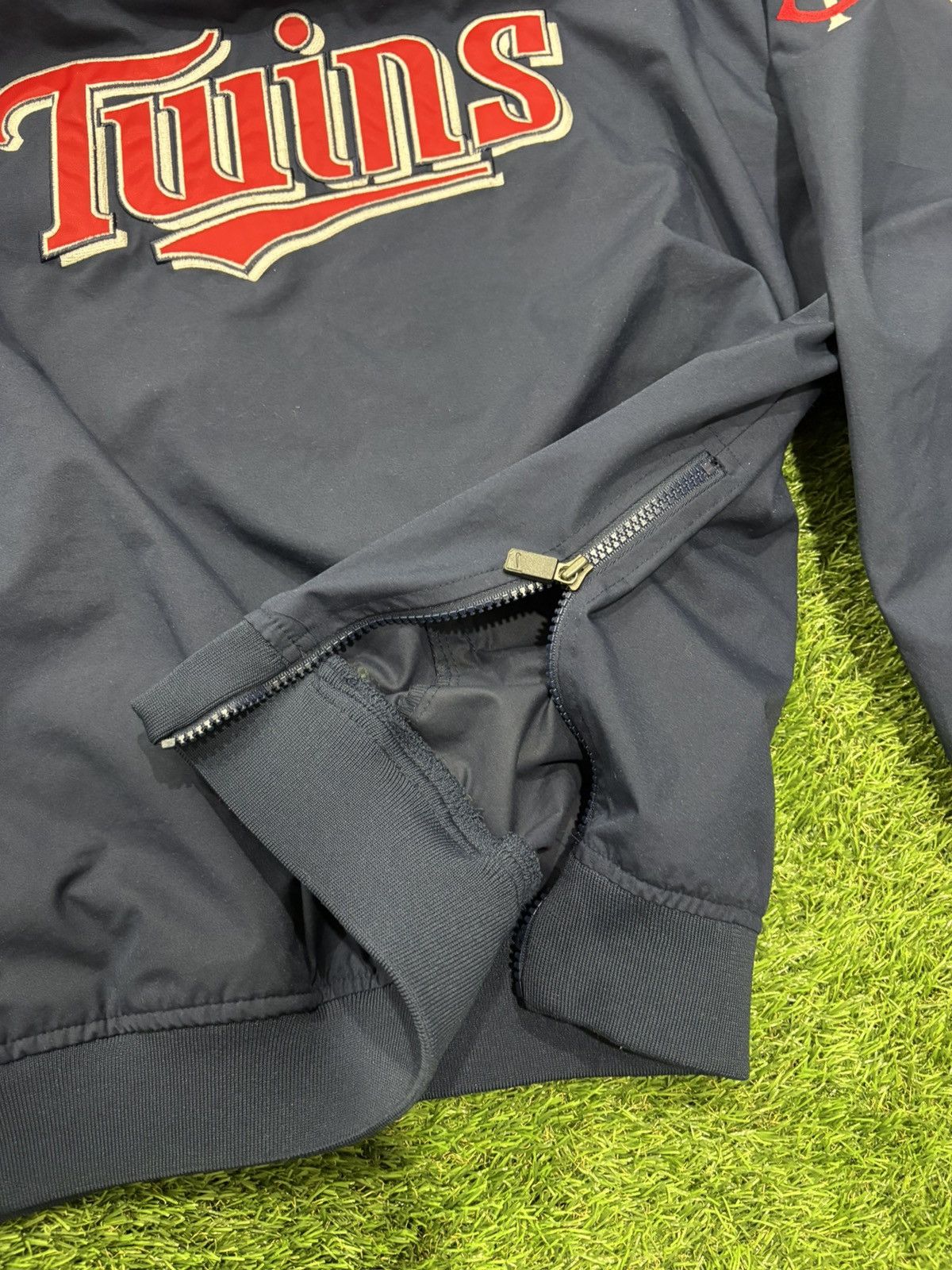 Nike NIKE CENTER SWOOSH MINNESOTA TWINS PULLOVER WINDBREAKER Size US XL / EU 56 / 4 - 3 Thumbnail