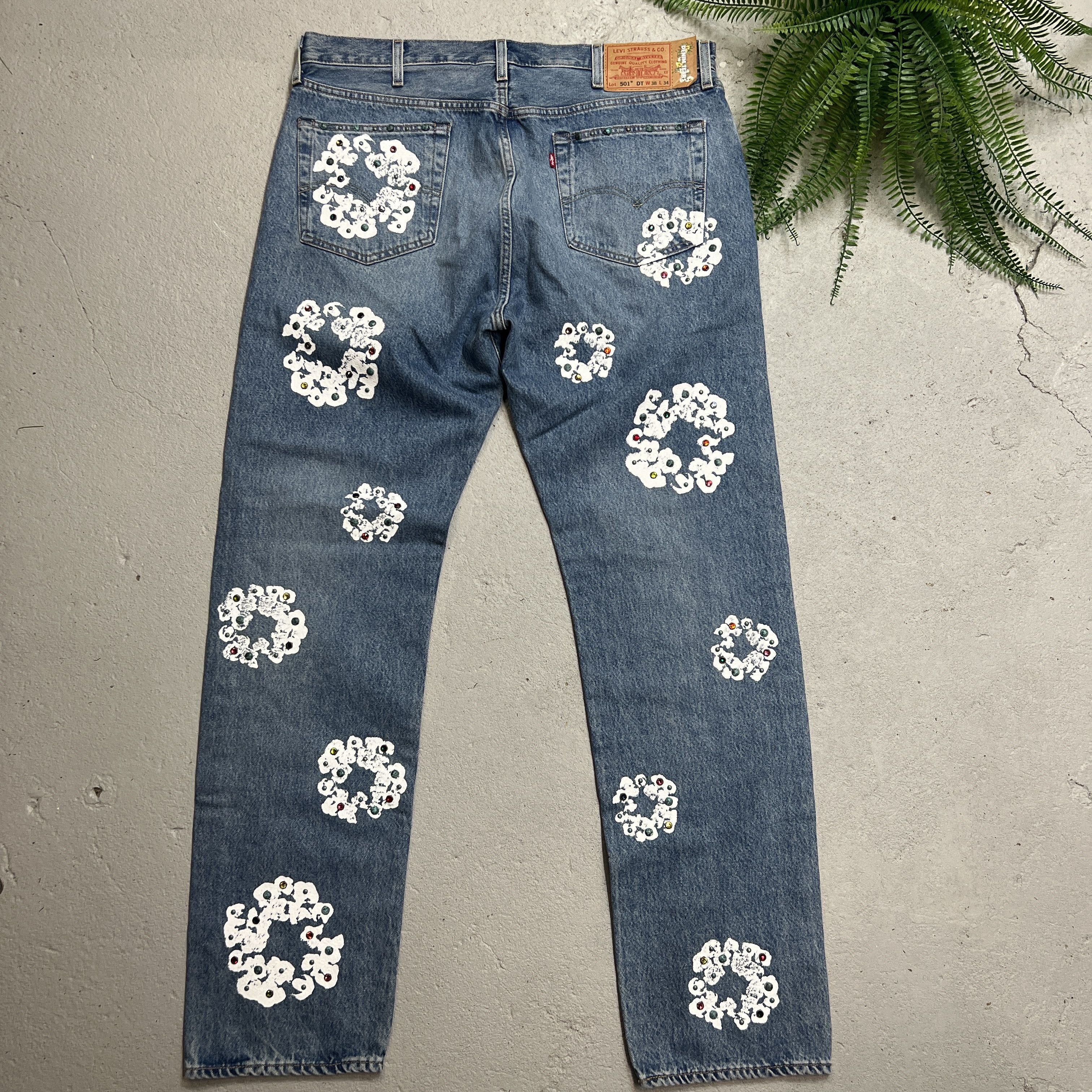 DENIM TEARS Denim Tears Levis Rhinestone Blue Jeans Wreath Print Size 38 Size US 38 / EU 54 - 3 Thumbnail