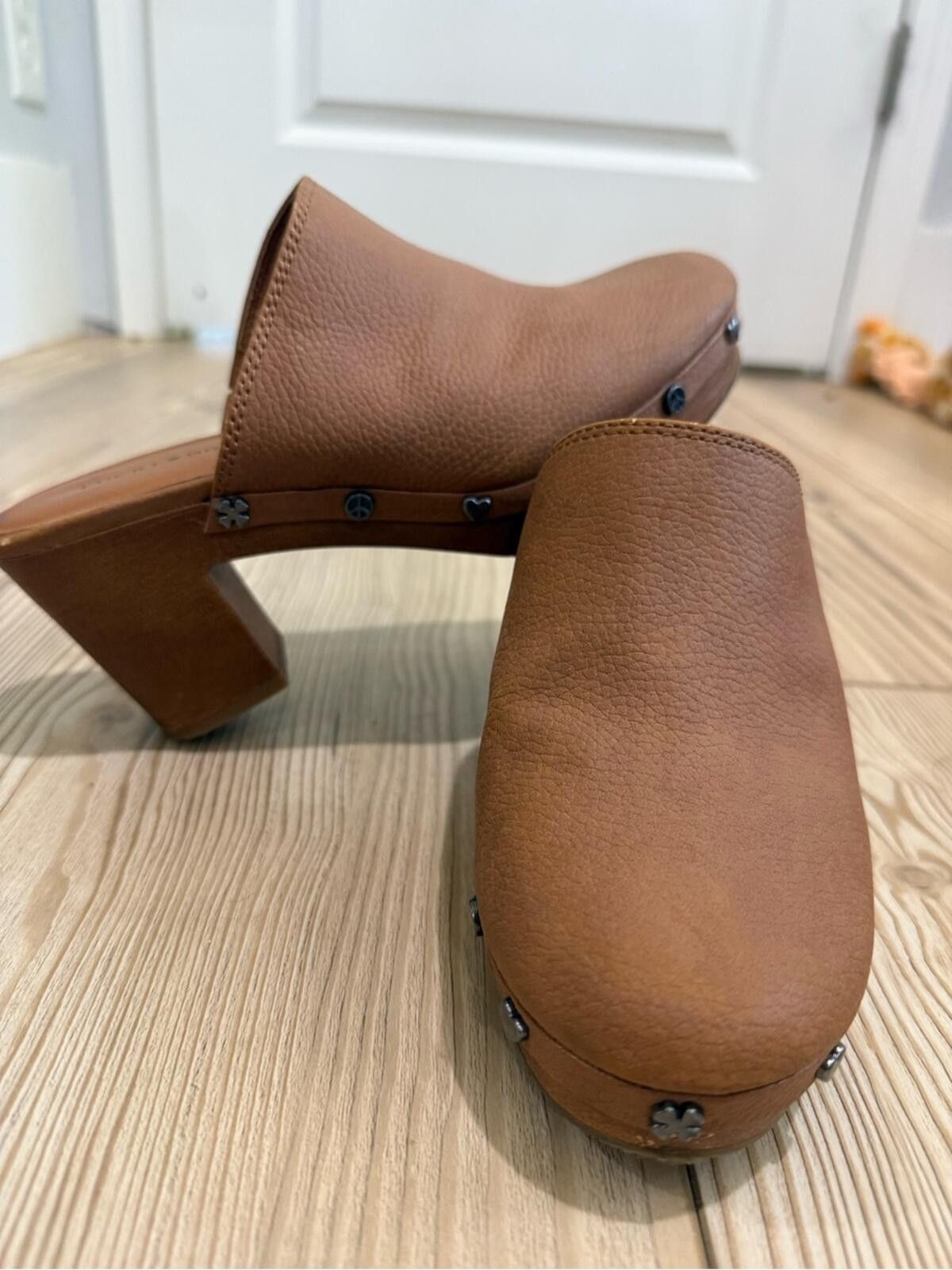 Lucky Brand Lucky Brand Tan Brown Leather Studded Clog Heels Size US 5.5 / IT 35.5 - 3 Thumbnail