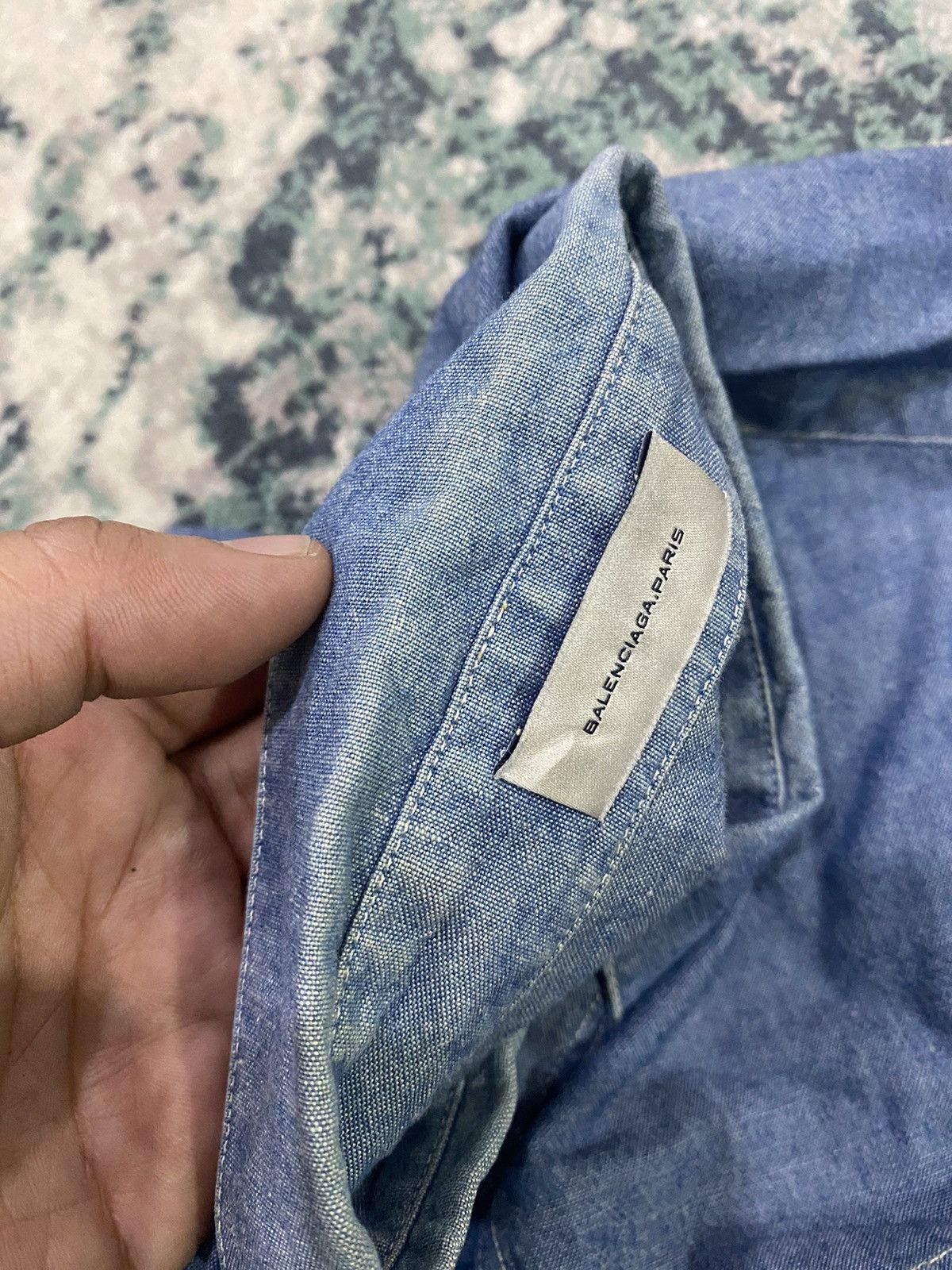Balenciaga AW09 Balenciaga Paris Faded Hidden Pocket Denim Shirt Size US L / EU 52-54 / 3 - 19 Thumbnail