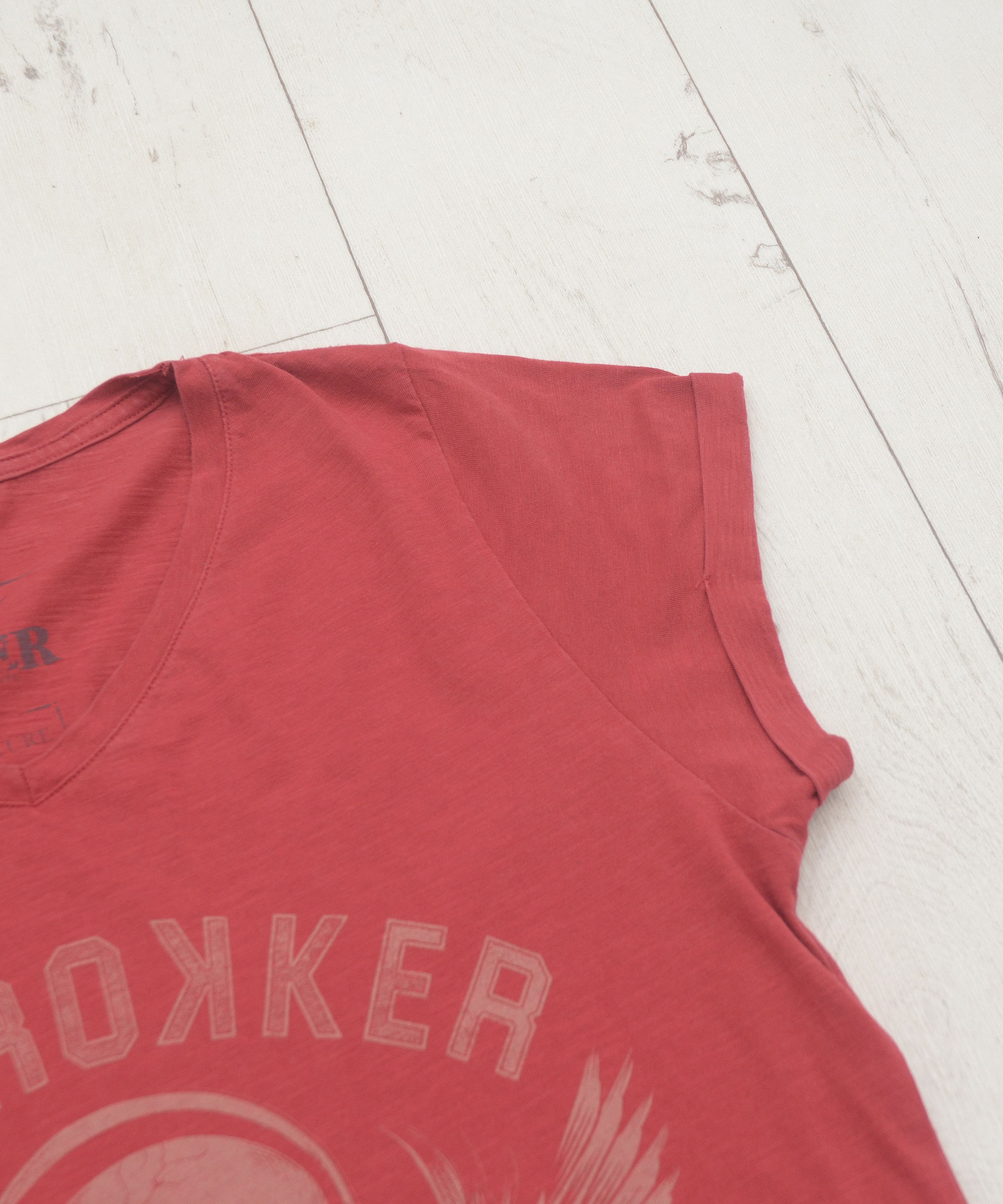 THE ROKKER COMPANY ROKKER Eagle Women’s Red V-Neck Skull T-Shirt sz S Size S / US 4 / IT 40 - 5 Thumbnail