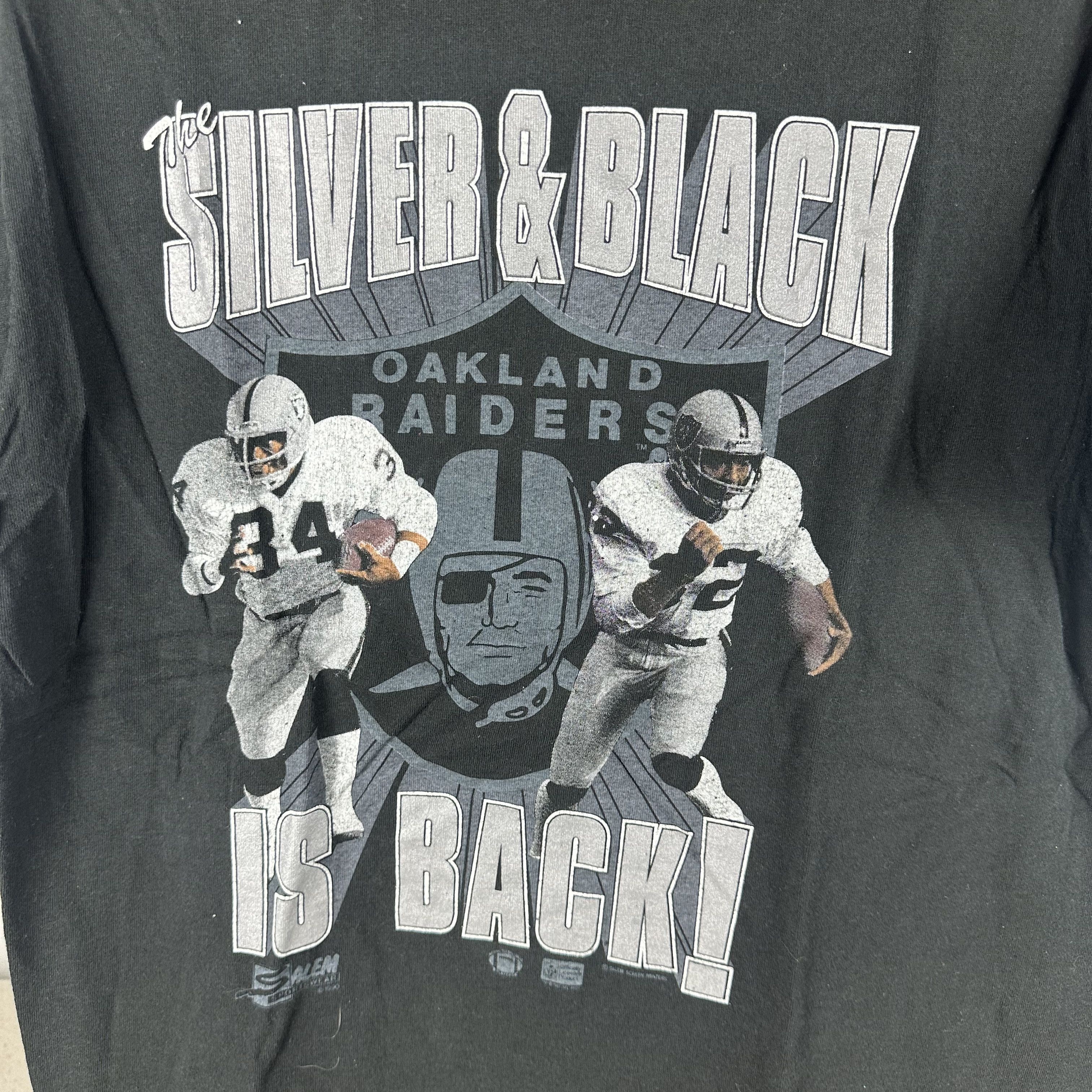 Vintage ​​​​1990 Oakland Raiders NFL The Silver & Black is Back! Tee Size US L / EU 52-54 / 3 - 2 Thumbnail