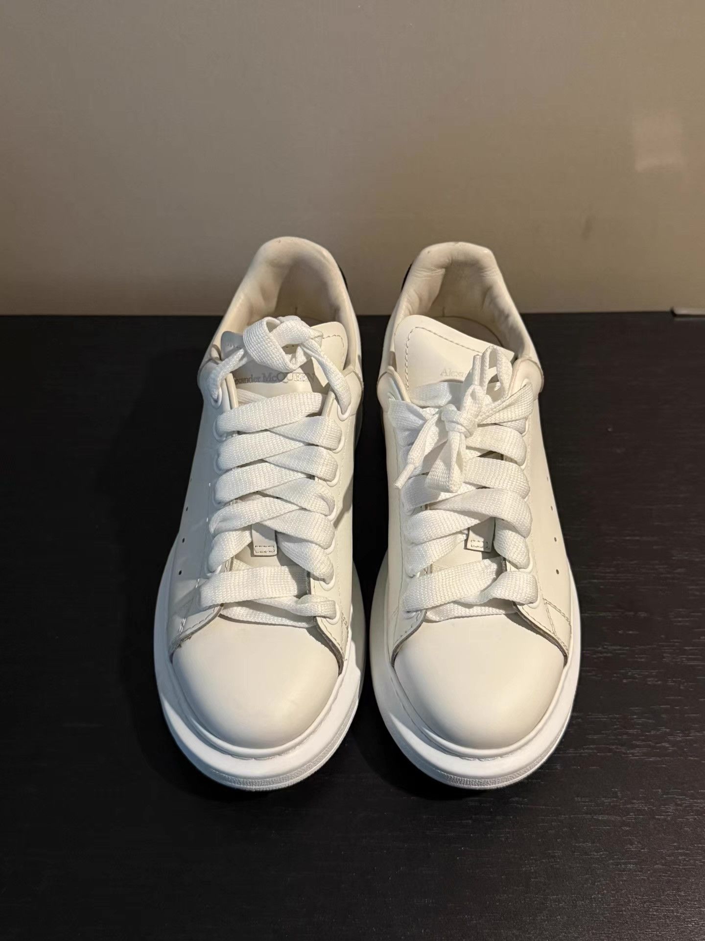 Alexander McQueen Alexander McQueen heart-patterned white sneakers Q20 Size US 6 / IT 36 - 4 Thumbnail