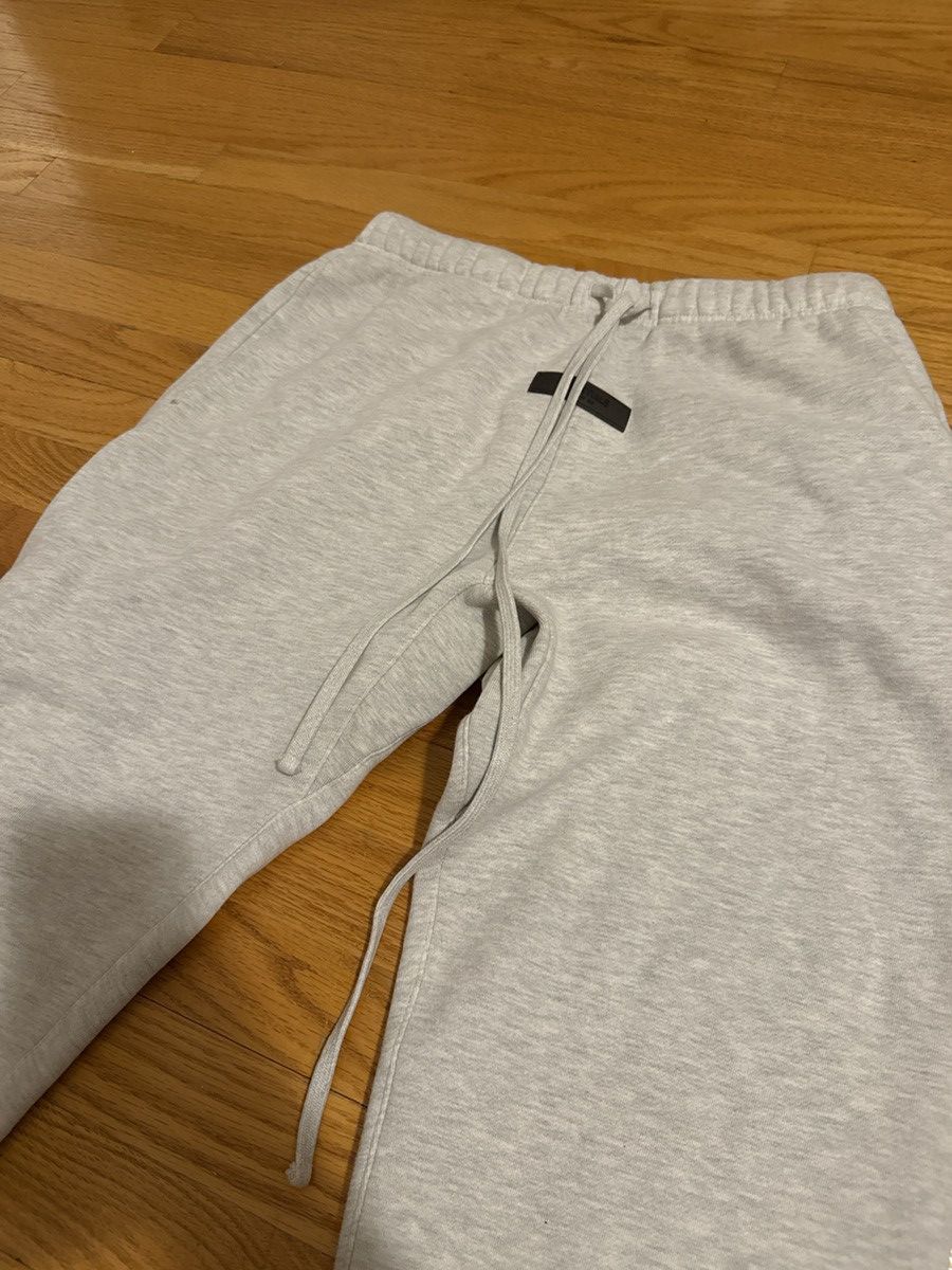 Essentials Fear of God Essentials Light Oatmeal Sweatpants Joggers Size US 32 / EU 48 - 3 Thumbnail