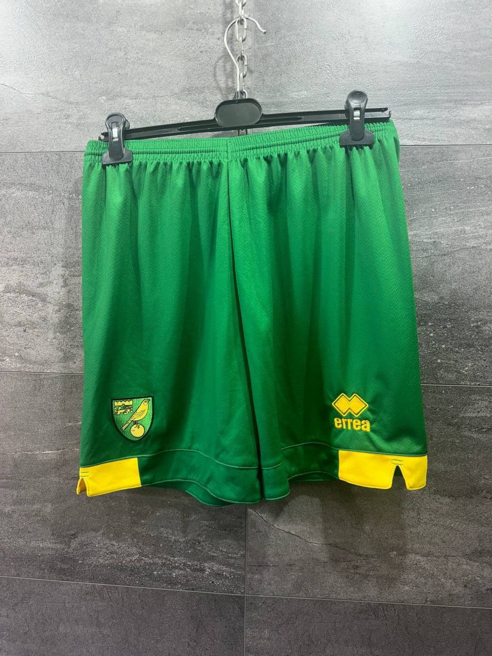 Vintage 2013-14 Norwich Home Shorts Men’s Size S Size US 30 / EU 46 - 1 Thumbnail