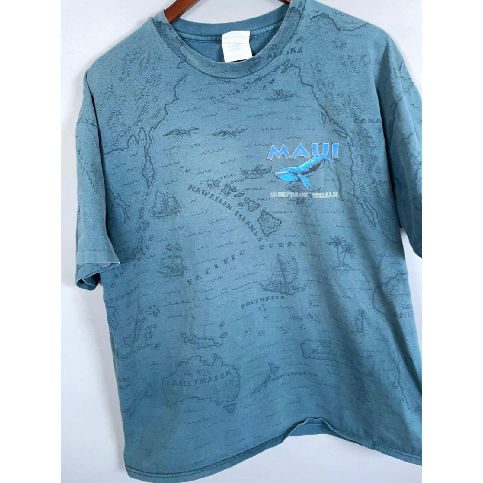 Hanes VINTAGE Hanes T-Shirt Maui Humpback Whale Map Graphic Short Sleeve Adult XL Blue 90s Nautical Animals Mens Size US XL / EU 56 / 4 - 7 Thumbnail