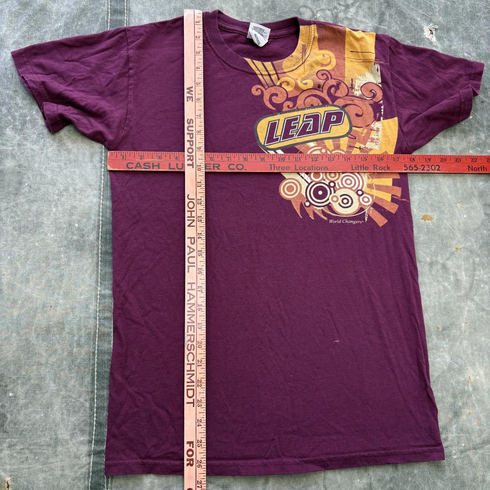 Gildan Vintage Y2K Burgundy Leap World Changers Abstract Shirt Size US S / EU 44-46 / 1 - 4 Thumbnail