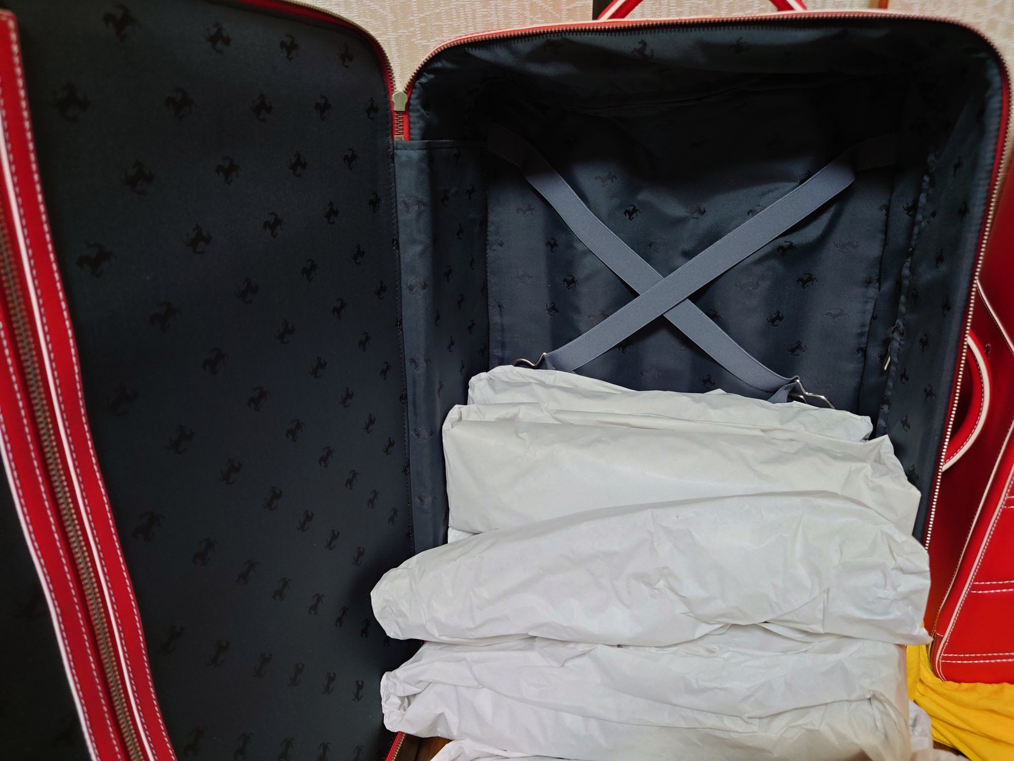 Ferrari Ferrari 488 GTB bag set leather travel luggage red & catalog Size ONE SIZE - 7 Thumbnail