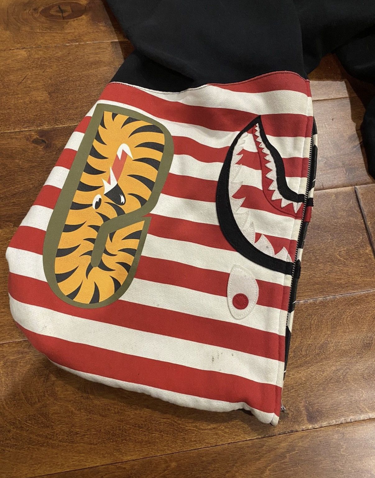 Bape Bape USA flag shark hoodie Size US XL / EU 56 / 4 - 2 Thumbnail