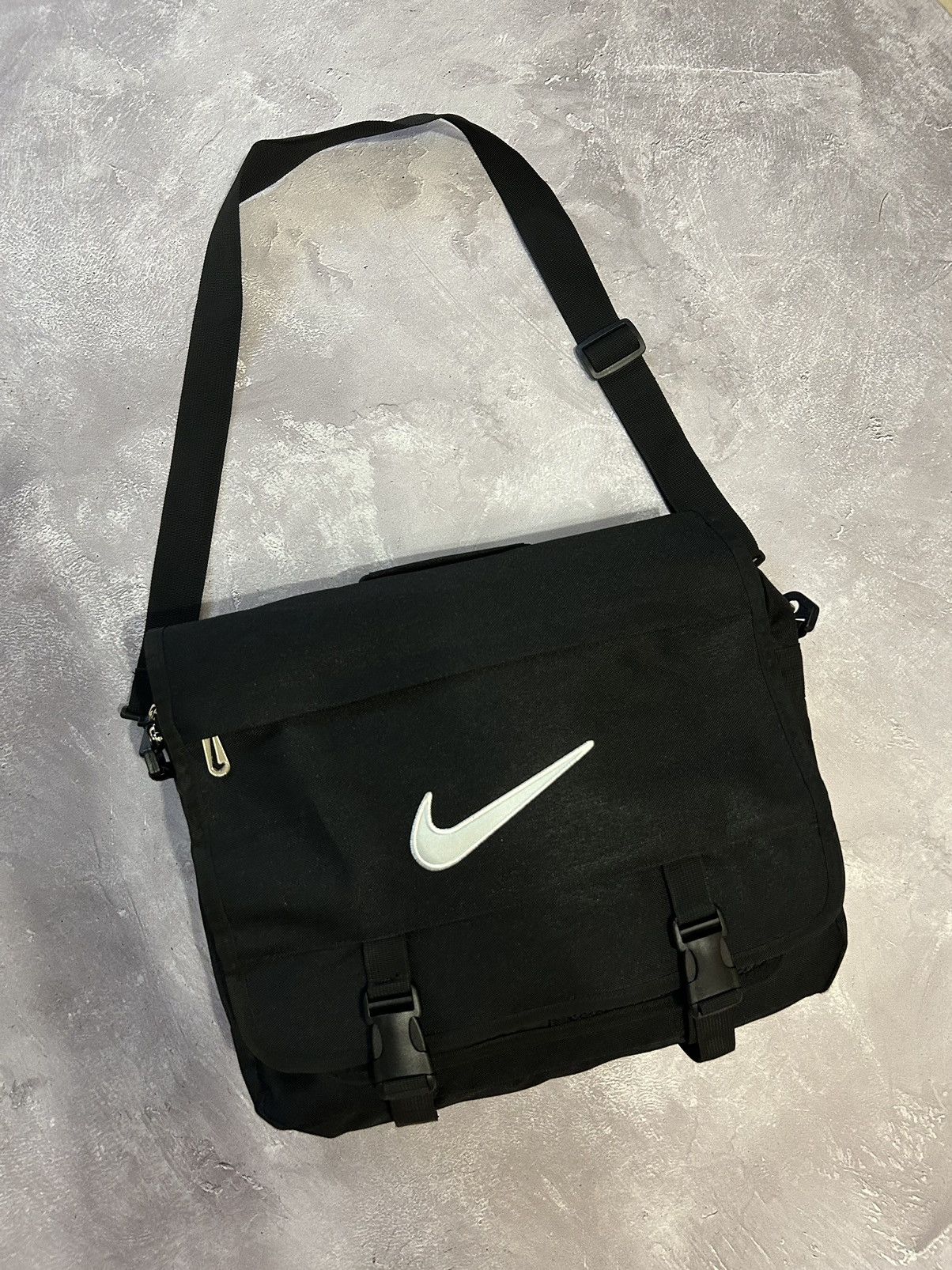 image of Nike Vintage Messeneger Shoulder Center Logo Bag 90's Y2K in Black, Men's