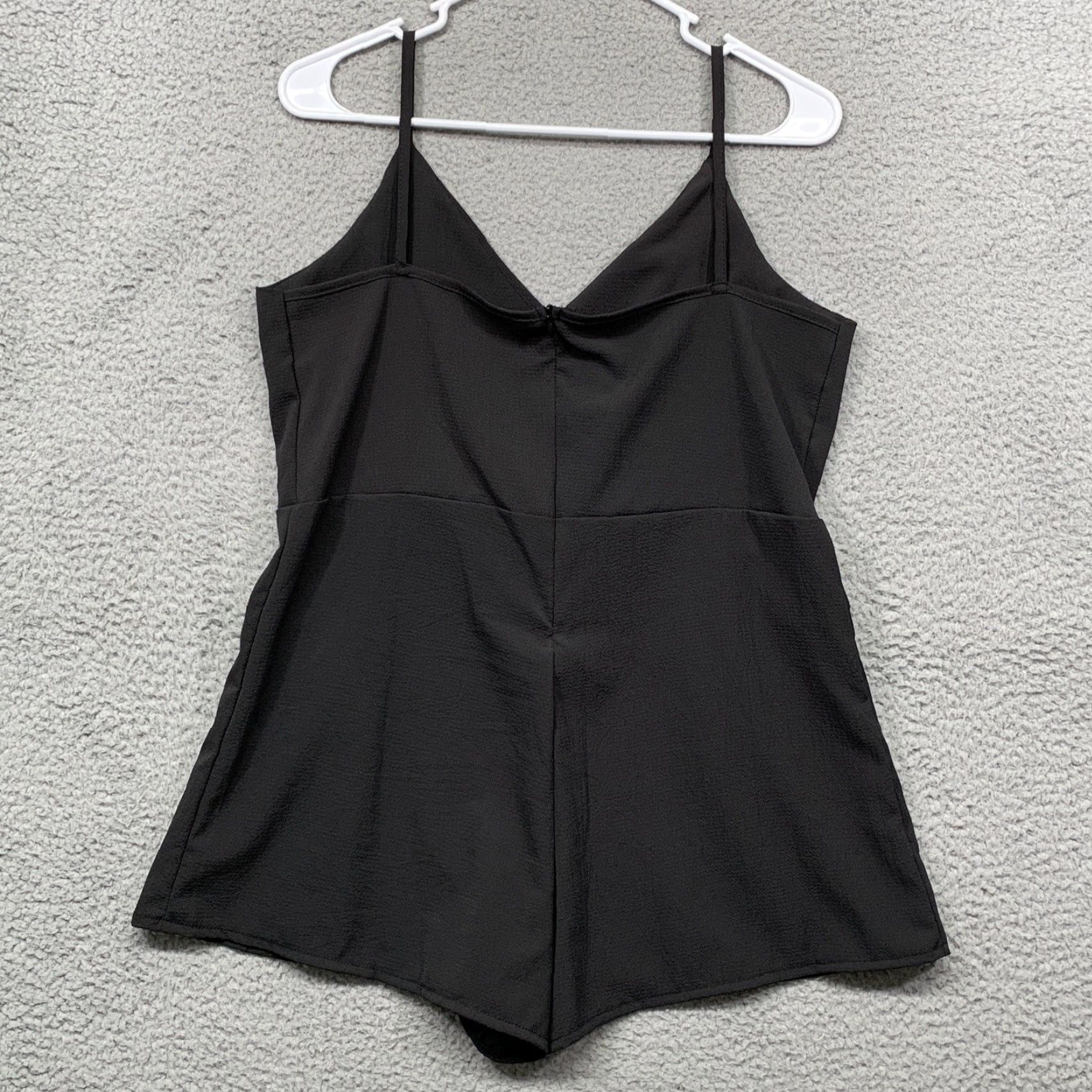 Vintage Women Romper XL Black Elastic Waist One-Piece Zipper & Back 6" | Vintage: No | Regular Fit | Sleeveless V-Neck Size 36" / US 14 / IT 50 - 3 Thumbnail