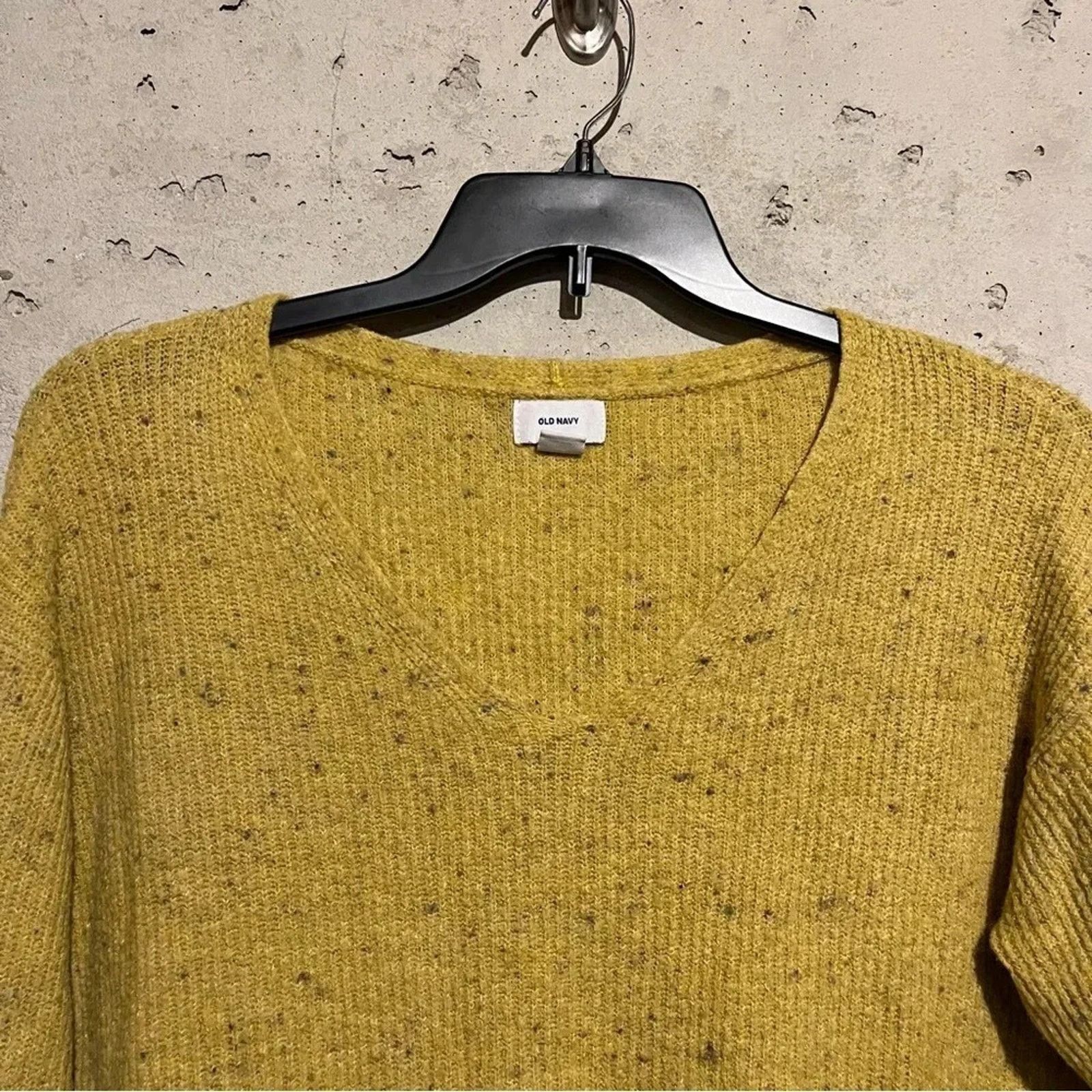 Old Navy Old Navy Sweater Women Size L V Neck Soft Fuzzy Pullover Size L / US 10 / IT 46 - 9 Thumbnail