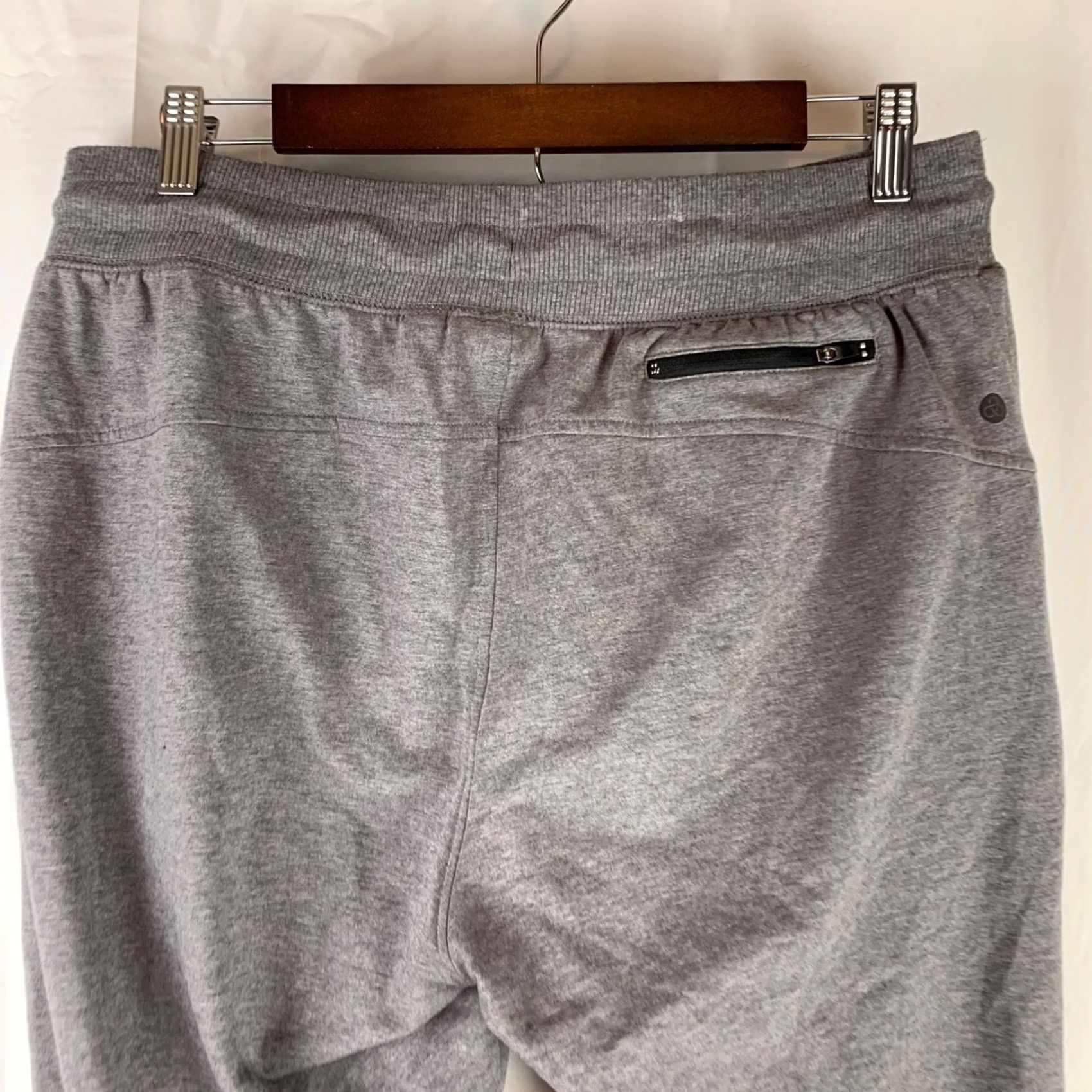 Vintage Zella Jogger Pants Mens Medium Gray Cotton Blend Fleece Athletic Tapered Cuffed Pockets Zip Back Pocket Casual Activewear Sweatpants Grey Size US 31 - 7 Thumbnail