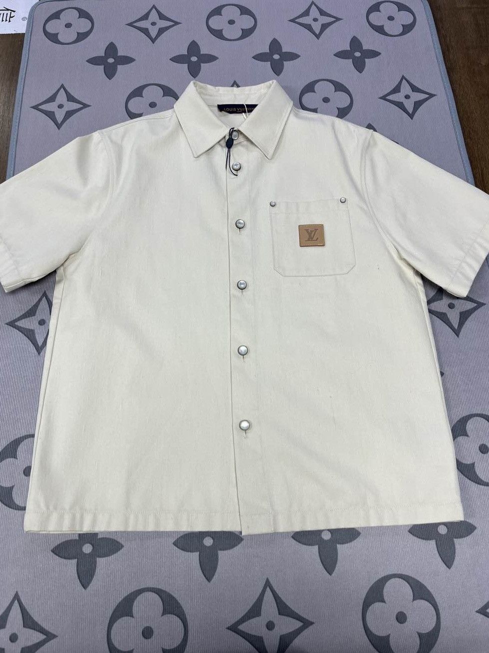 Louis Vuitton Louis Vuitton Silk Blend Button Up Shirt Size S Size US S / EU 44-46 / 1 - 1 Thumbnail