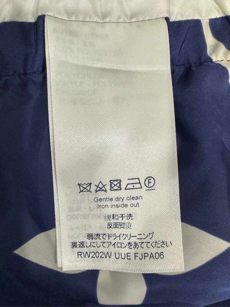 Louis Vuitton Louis Vuitton Blue Bermuda print logo shorts Size US 36 / EU 52 - 5 Thumbnail