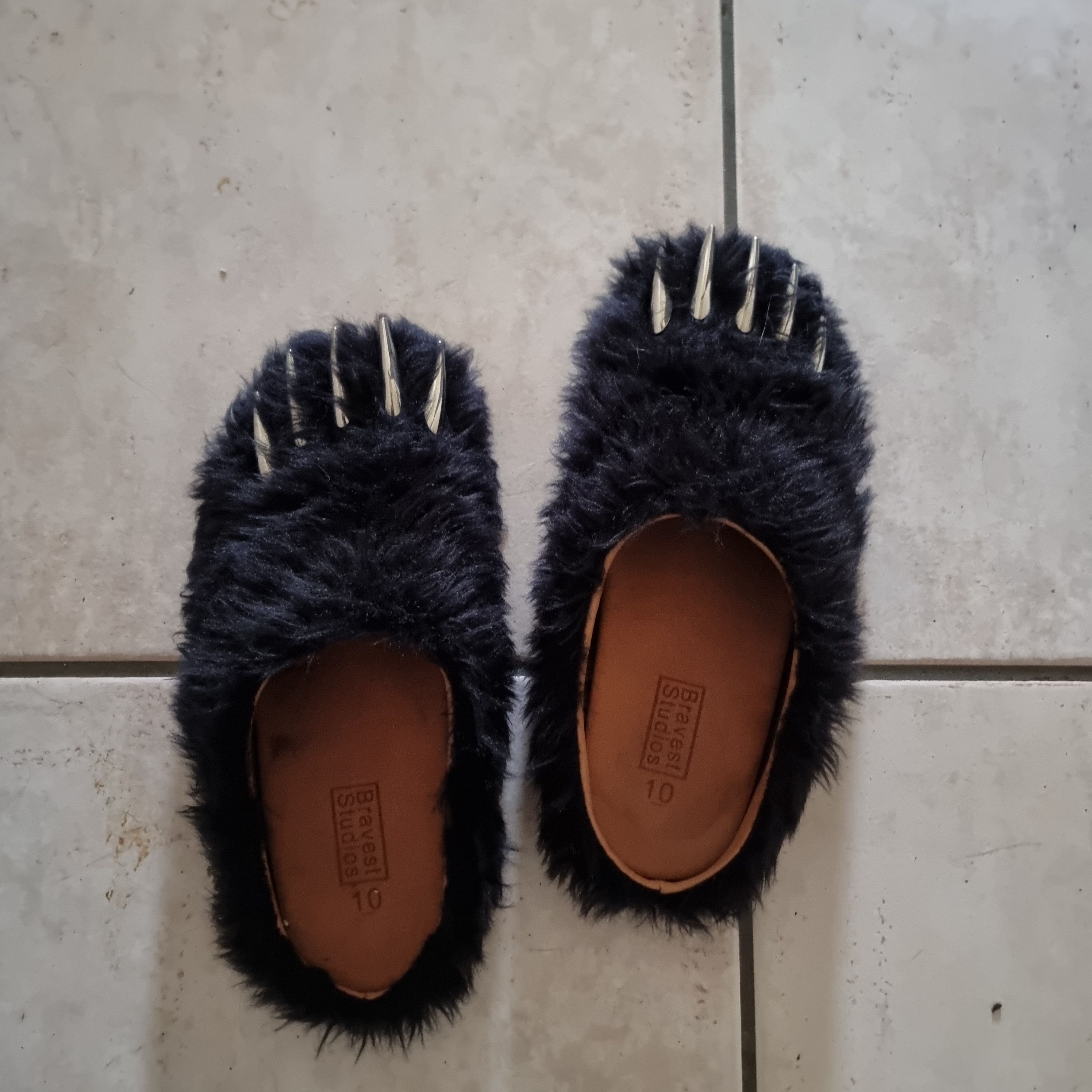 注目コラボ【GLOGANG X Bravest】 Glorange Bear Claw ミュール Bravest x Glogang Studios Bear Claw Mule Orange – Restock AR