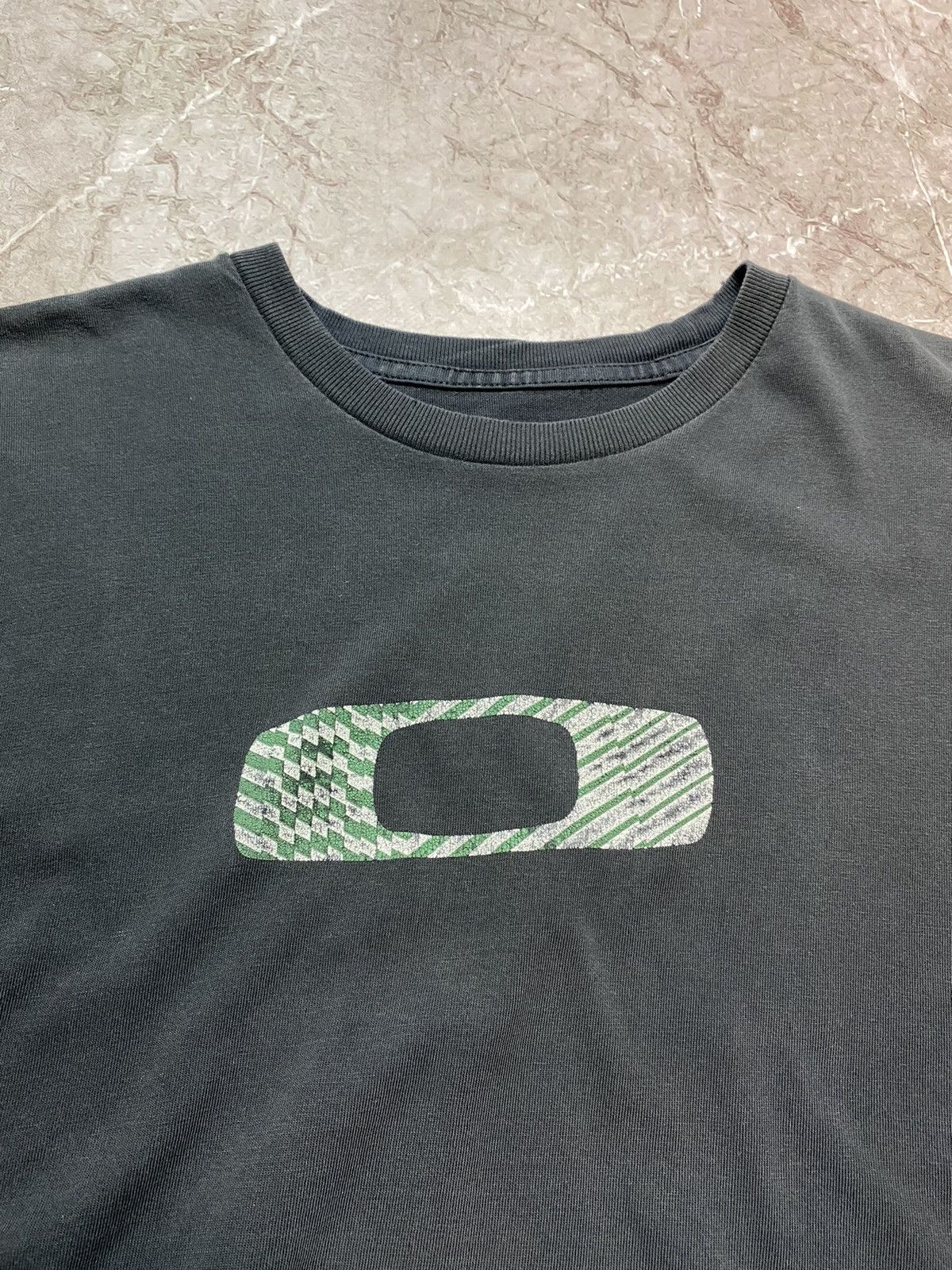 Oakley × Vintage Vintage Oakley T-Shirt Centre Logo Gorpcore Y2K 2000s Size US M / EU 48-50 / 2 - 6 Thumbnail