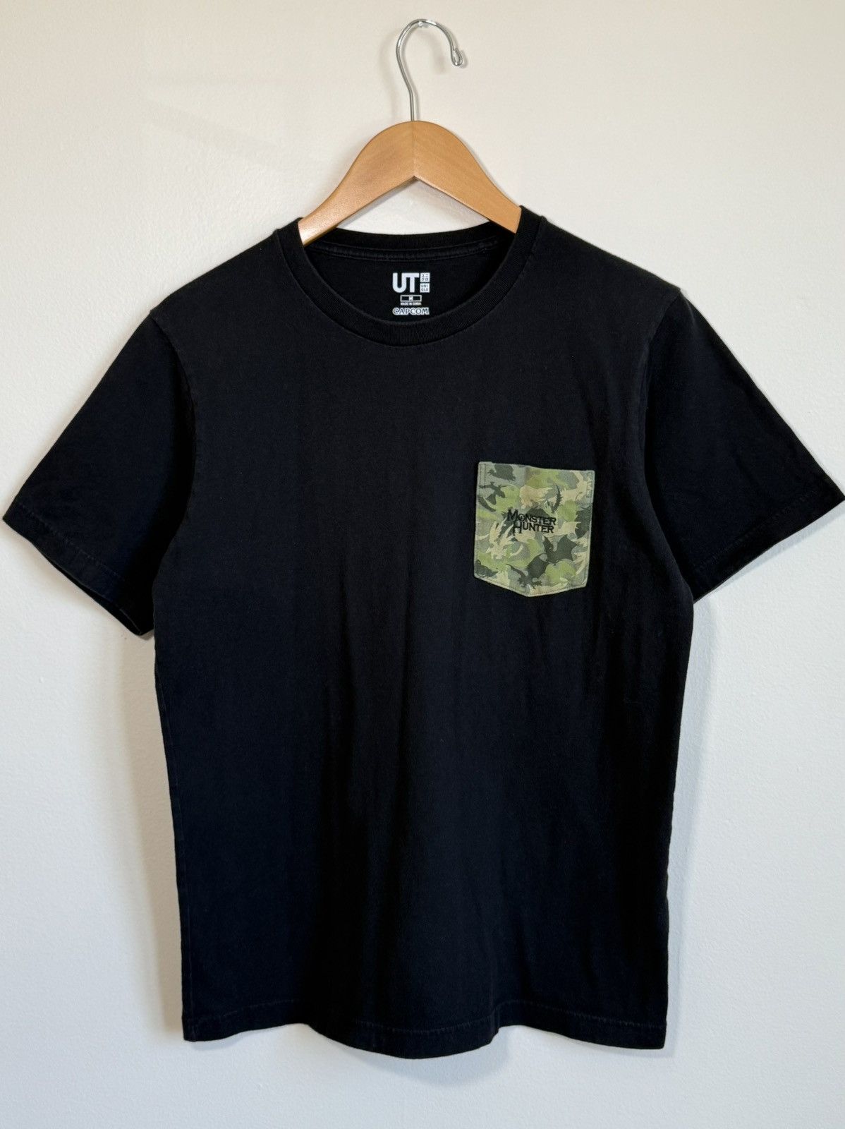 Uniqlo Uniqlo UT Monster Hunter T-Shirt Camo Pocket Capcom Men’s Size US M / EU 48-50 / 2 - 1 Thumbnail