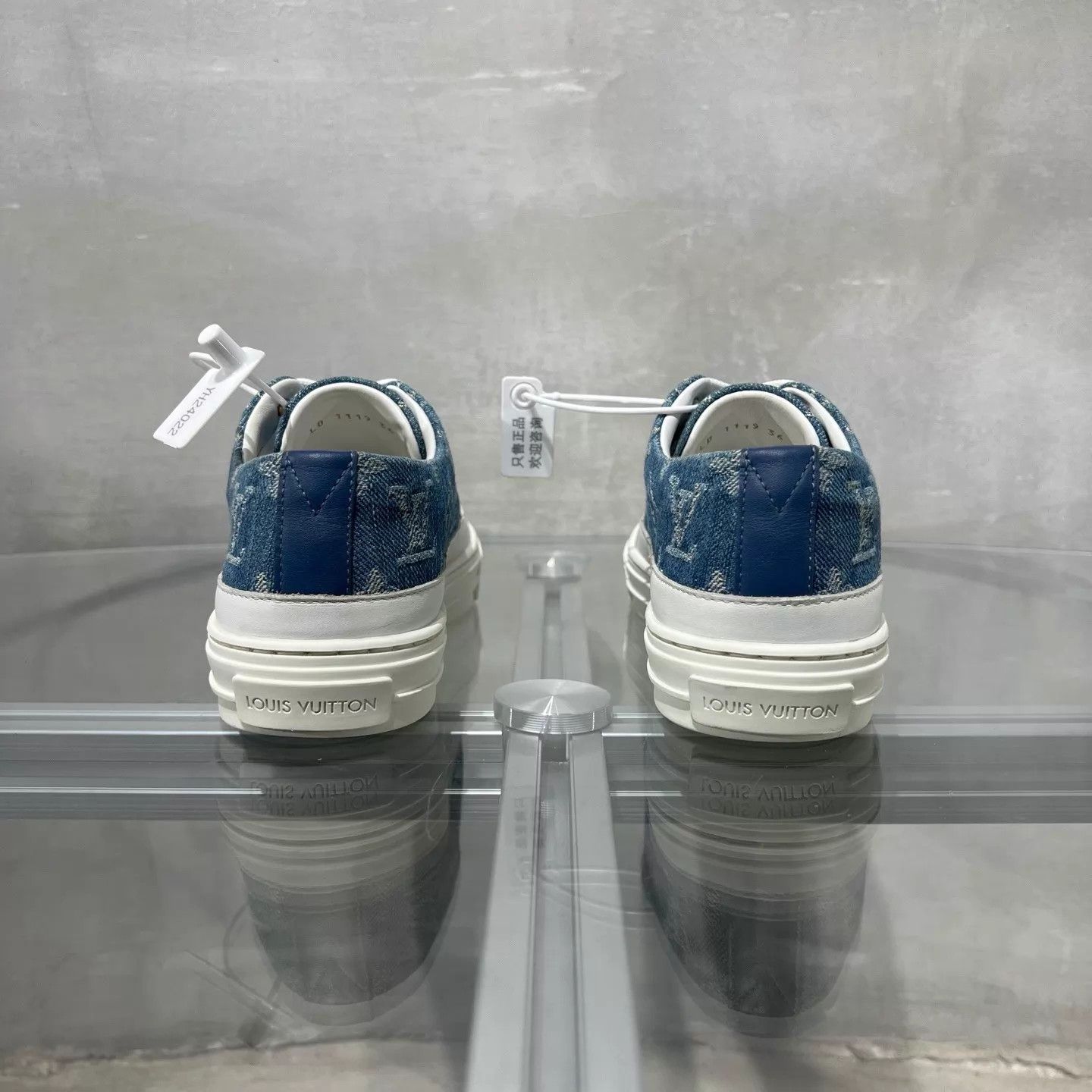 Louis Vuitton LV Denim Sneakers White Blue UK2 36 Size US 4.5 / IT 34.5 - 6 Thumbnail