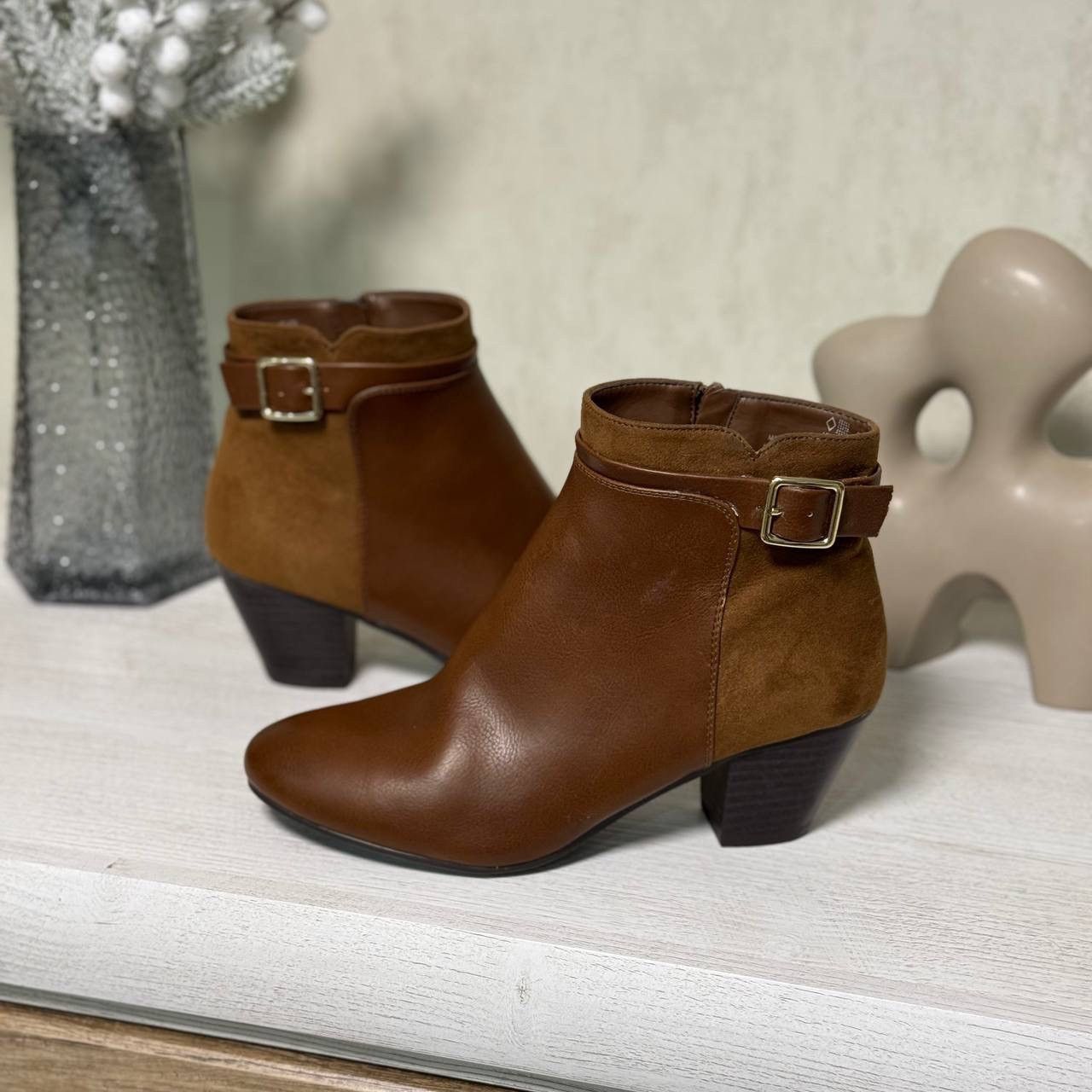 Sci-Fi Fantasy F&F brown suede boots with 6 cm heel, size 39 Size US 9 / IT 39 - 1 Thumbnail