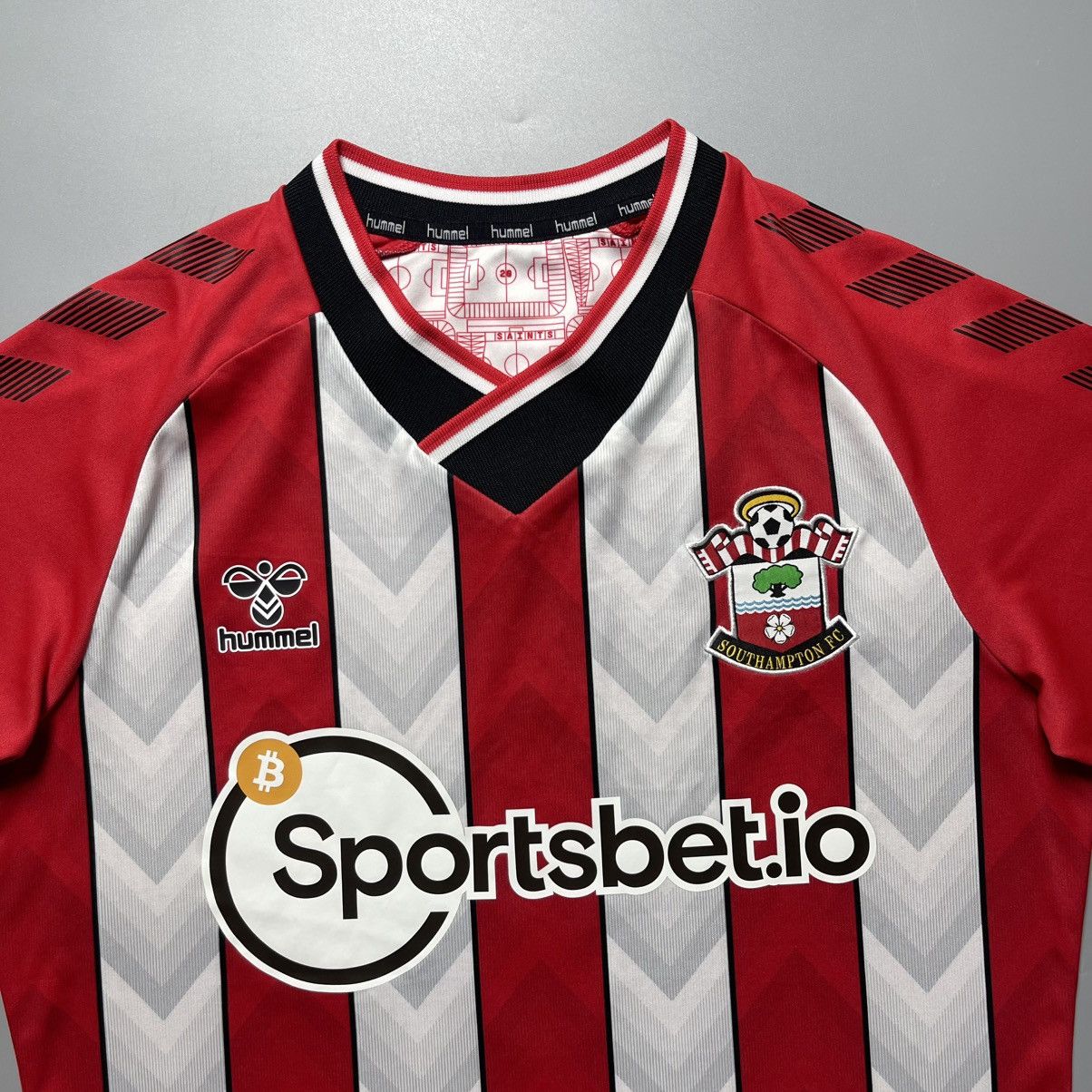 Hummel SOUTHAMPTON 2021/2022 FOOTBALL HOME JERSEY #8 WARD-PROWSE Size US S / EU 44-46 / 1 - 4 Thumbnail