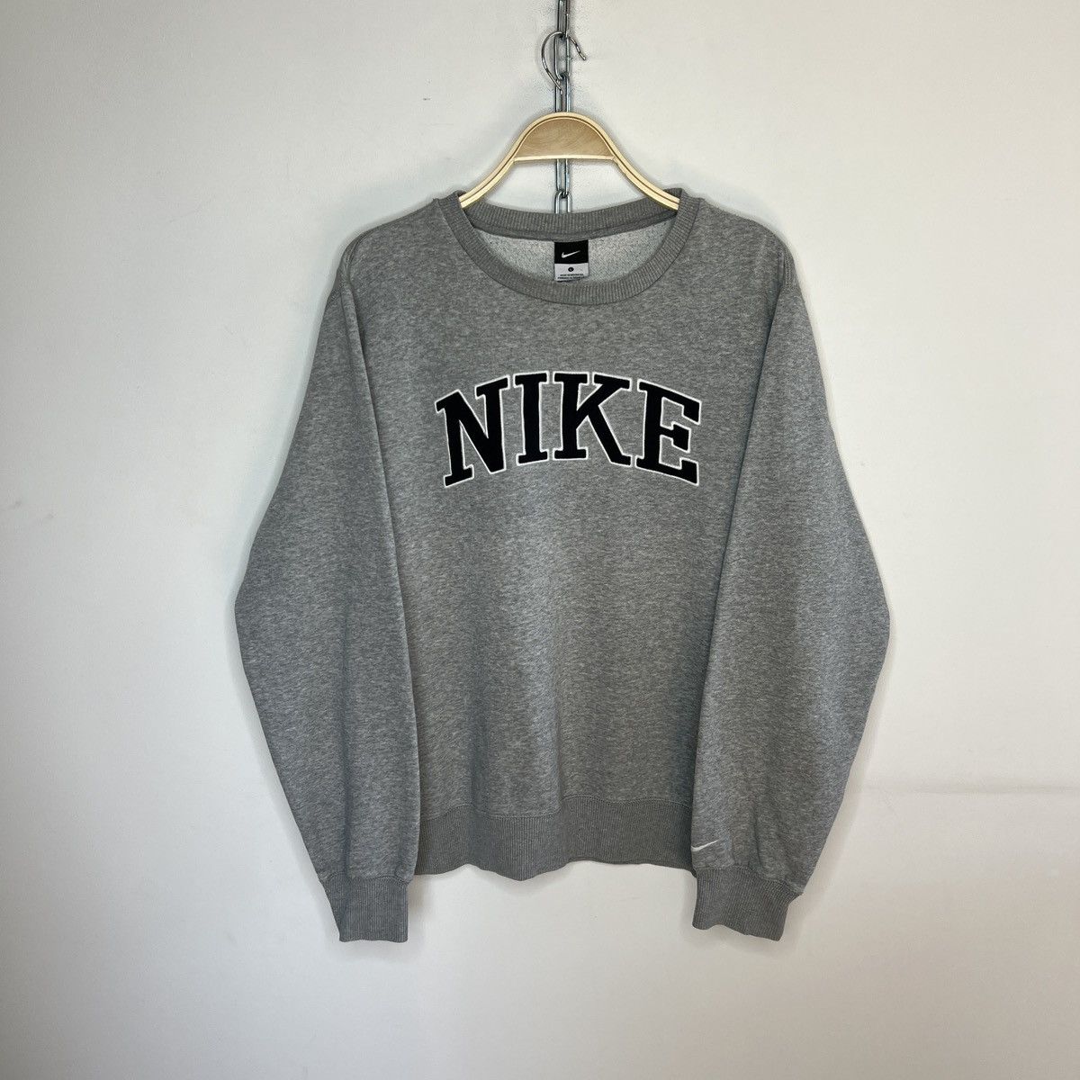 Nike Nike Vintage Spellout Swoosh Grey Crewneck Sweatshirt Size US L / EU 52-54 / 3 - 1 Thumbnail
