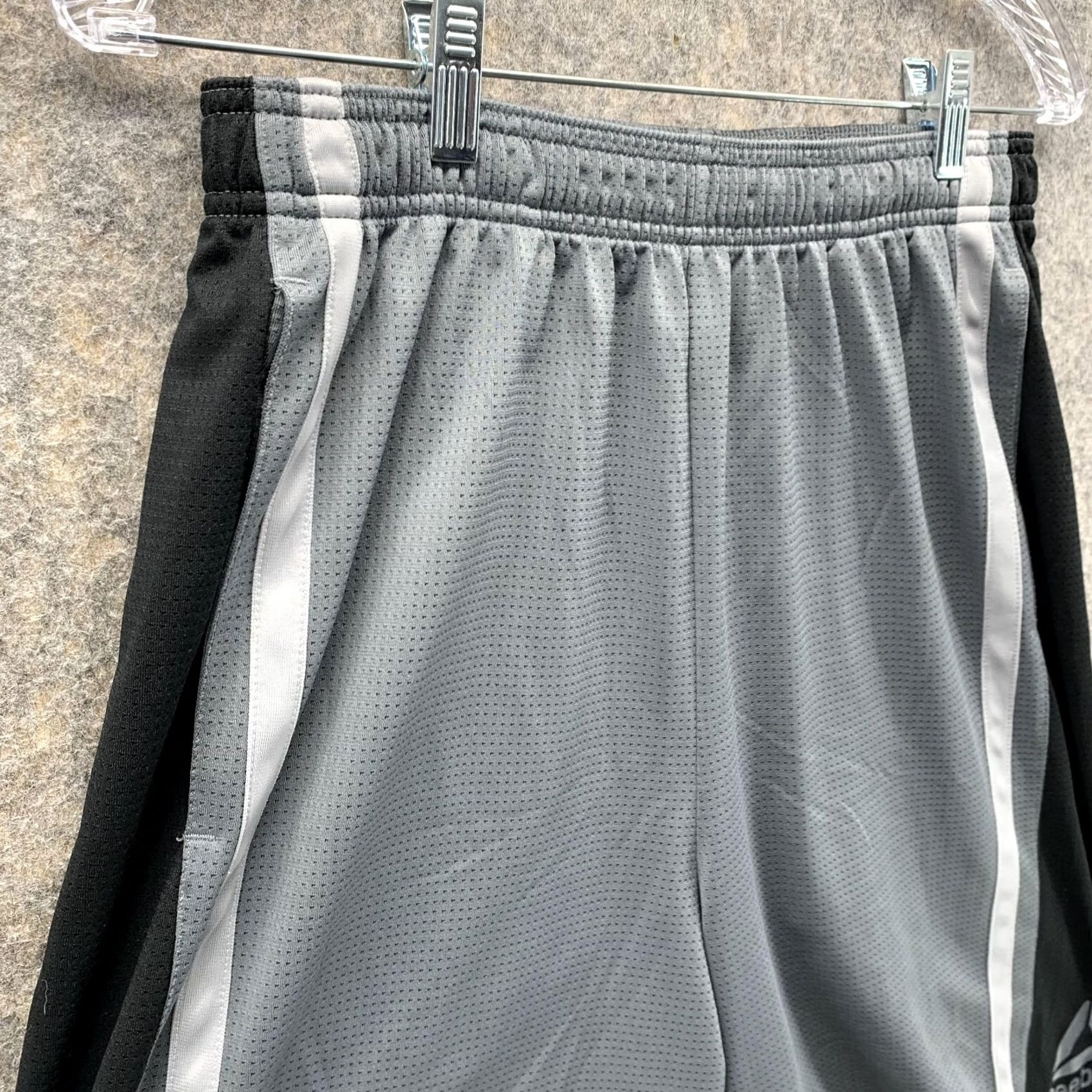 Reebok Reebok Shorts Men Medium Logo Grey Outdoors Athletic Basketball Gym CrossFit Casual Size US 31 - 3 Thumbnail