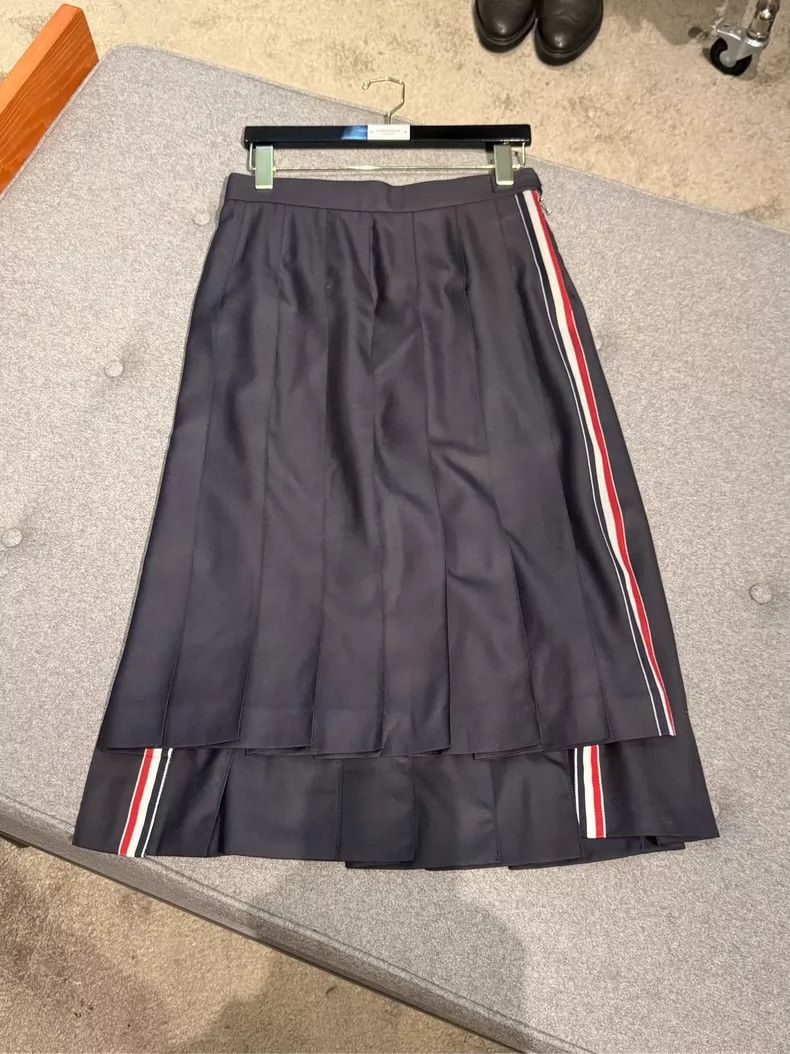 Thom Browne Thom Browne Women's pleated skirt 2505-Nextarrow Size 26" / US 2 / IT 38 - 3 Thumbnail