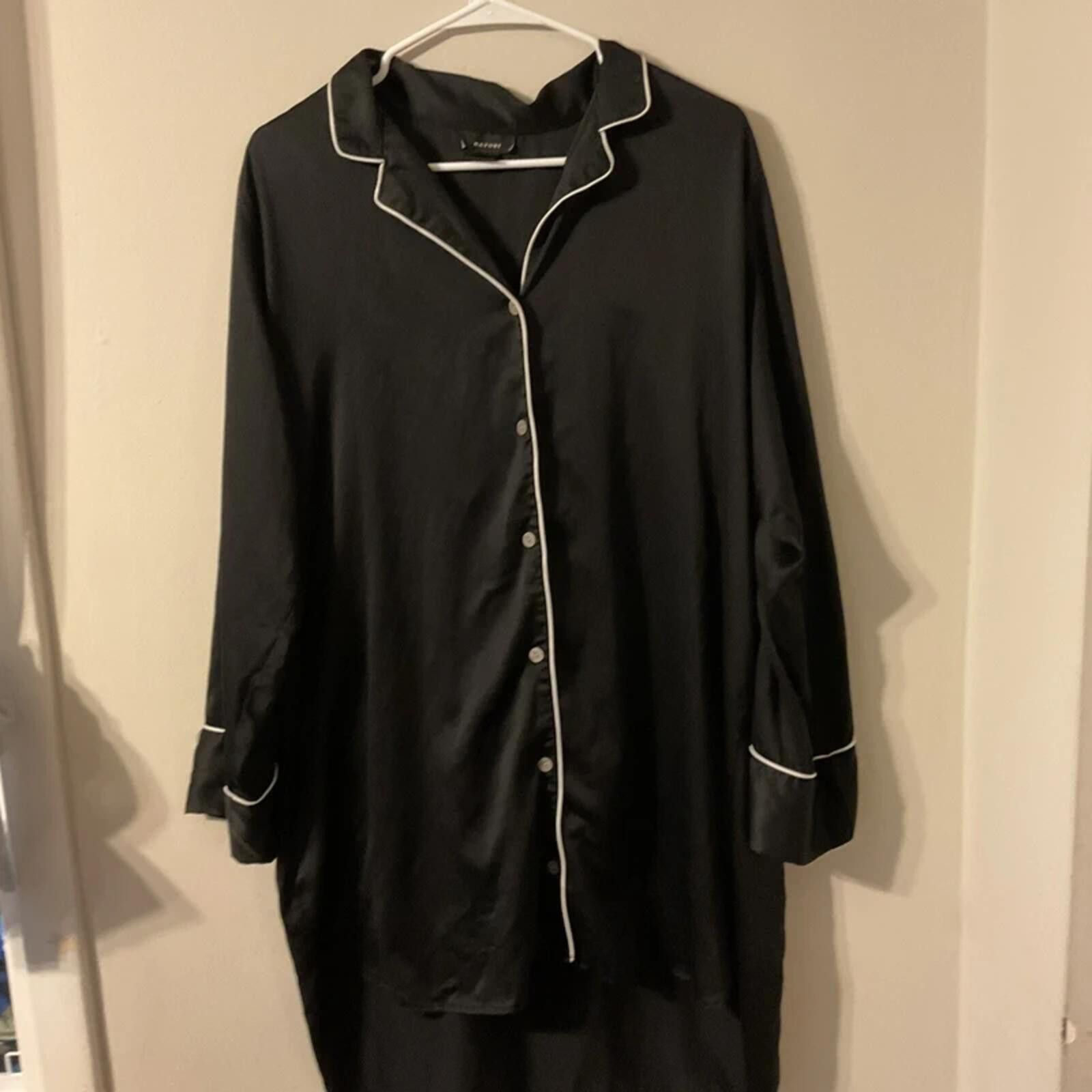 Modern Notoriety Natori black satin long sleeve pajama sleep top white piping Size ONE SIZE - 1 Thumbnail