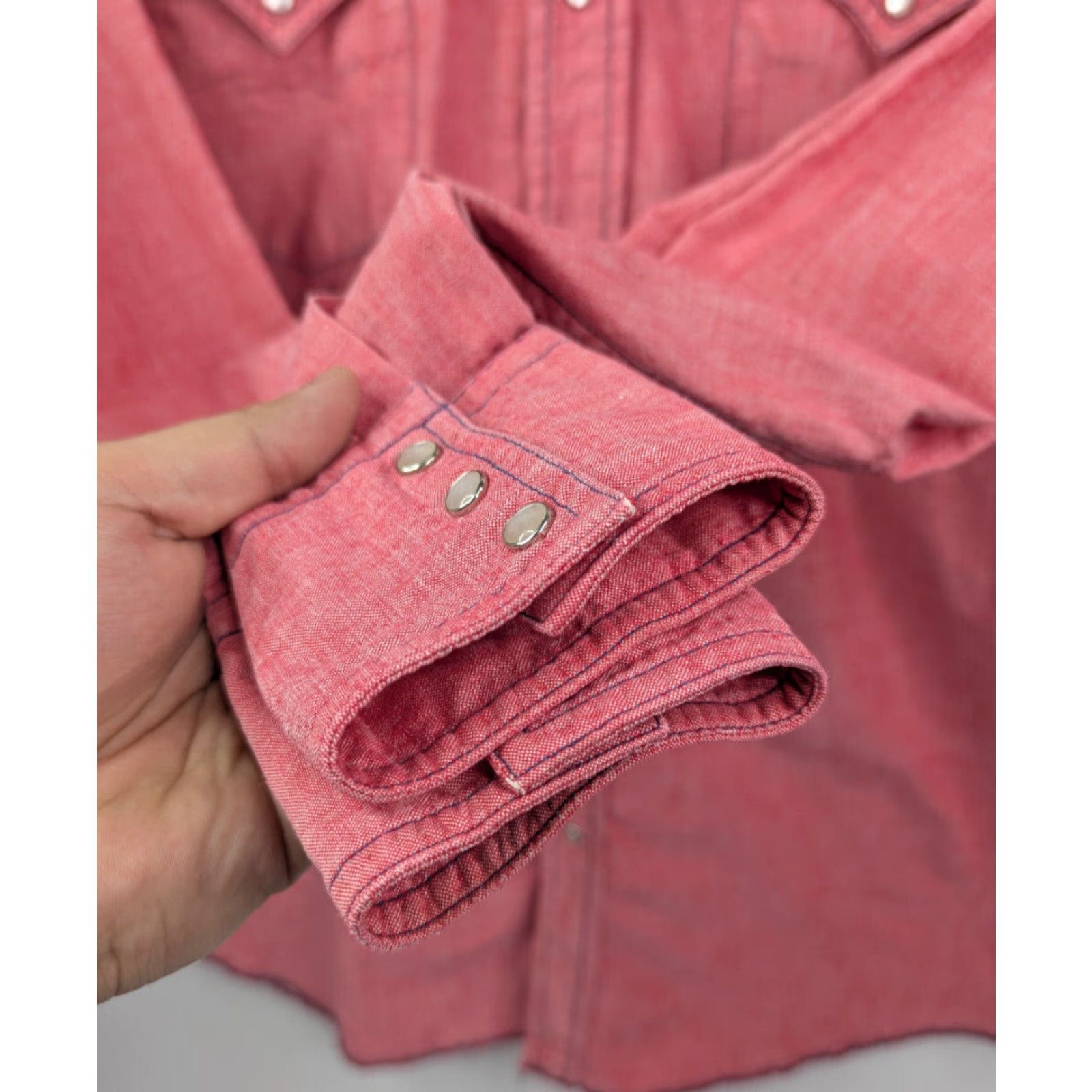 Champion VINTAGE Champion Western Shirt Men 16.5 34 Red Chambray Pearl Snap Button-Up Cowboy Vintage Theme 70s USA American Shirts Mens Size US XL / EU 56 / 4 - 4 Thumbnail