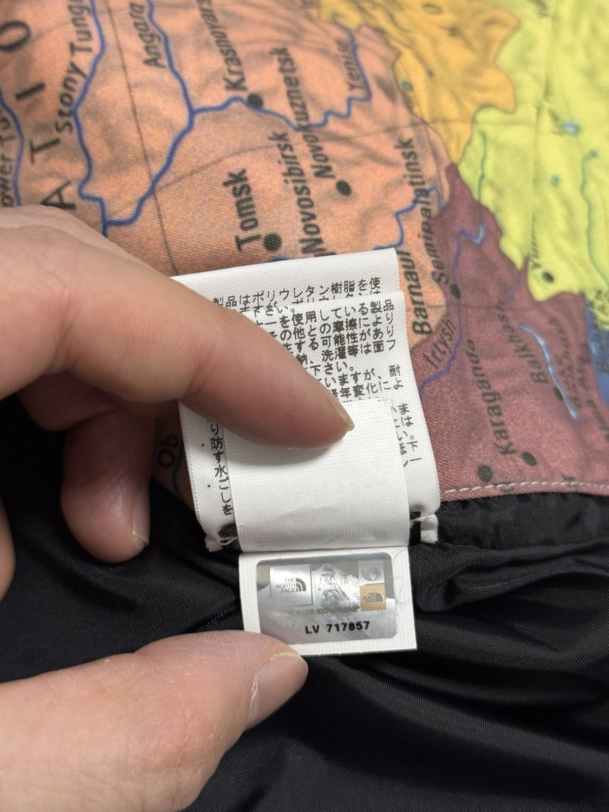 Supreme × The North Face Supreme tnf the north face atlas maps coach jacket Size US S / EU 44-46 / 1 - 11 Thumbnail