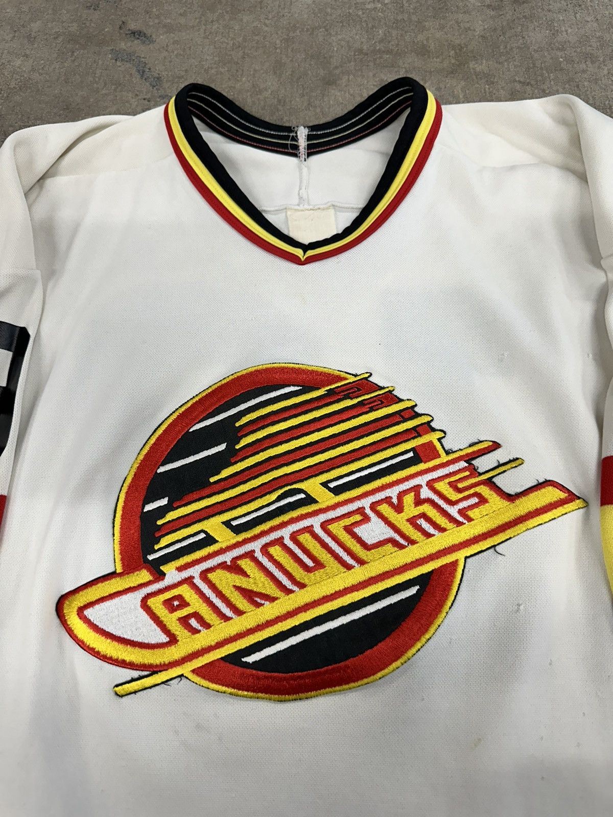 Ccm Vintage 90s CCM Vancouver Canucks Hockey Jersey #19 READ Size US L / EU 52-54 / 3 - 4 Thumbnail