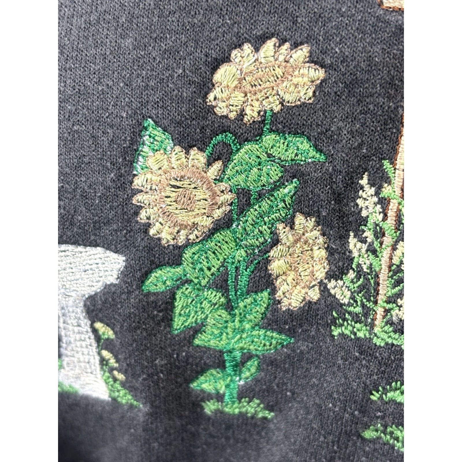 Hanes VINTAGE Hanes Sweatshirt Embroidered Crew Neck Pullover Sz M Women 90s Black Garden Granny Embroidered 90s Womens Size M / US 6-8 / IT 42-44 - 6 Thumbnail
