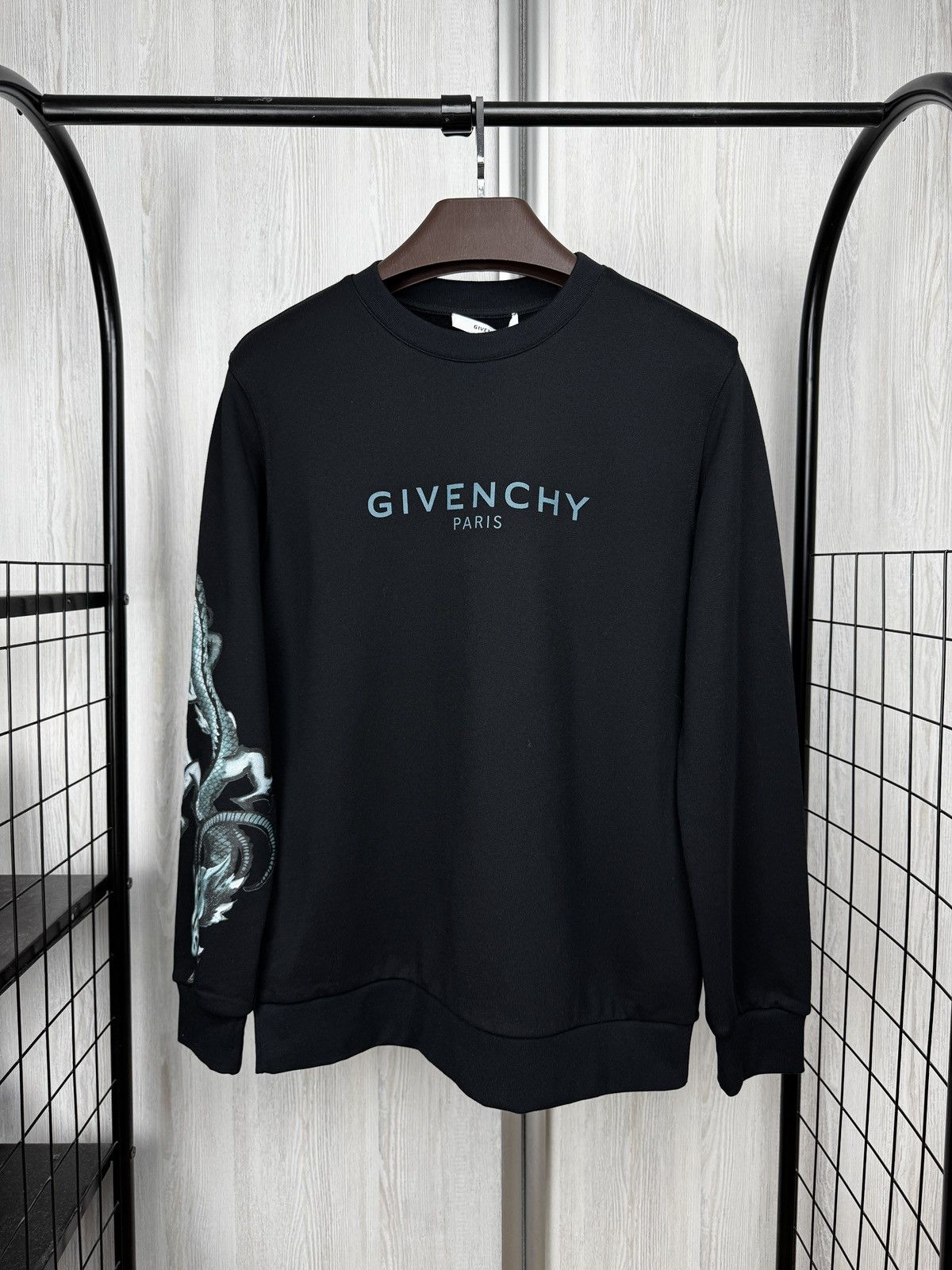 Givenchy GIVENCHY CAPRICORN DRAGON ARM CREW SWEAT size XXL Children Size US S / EU 44-46 / 1 - 1 Thumbnail