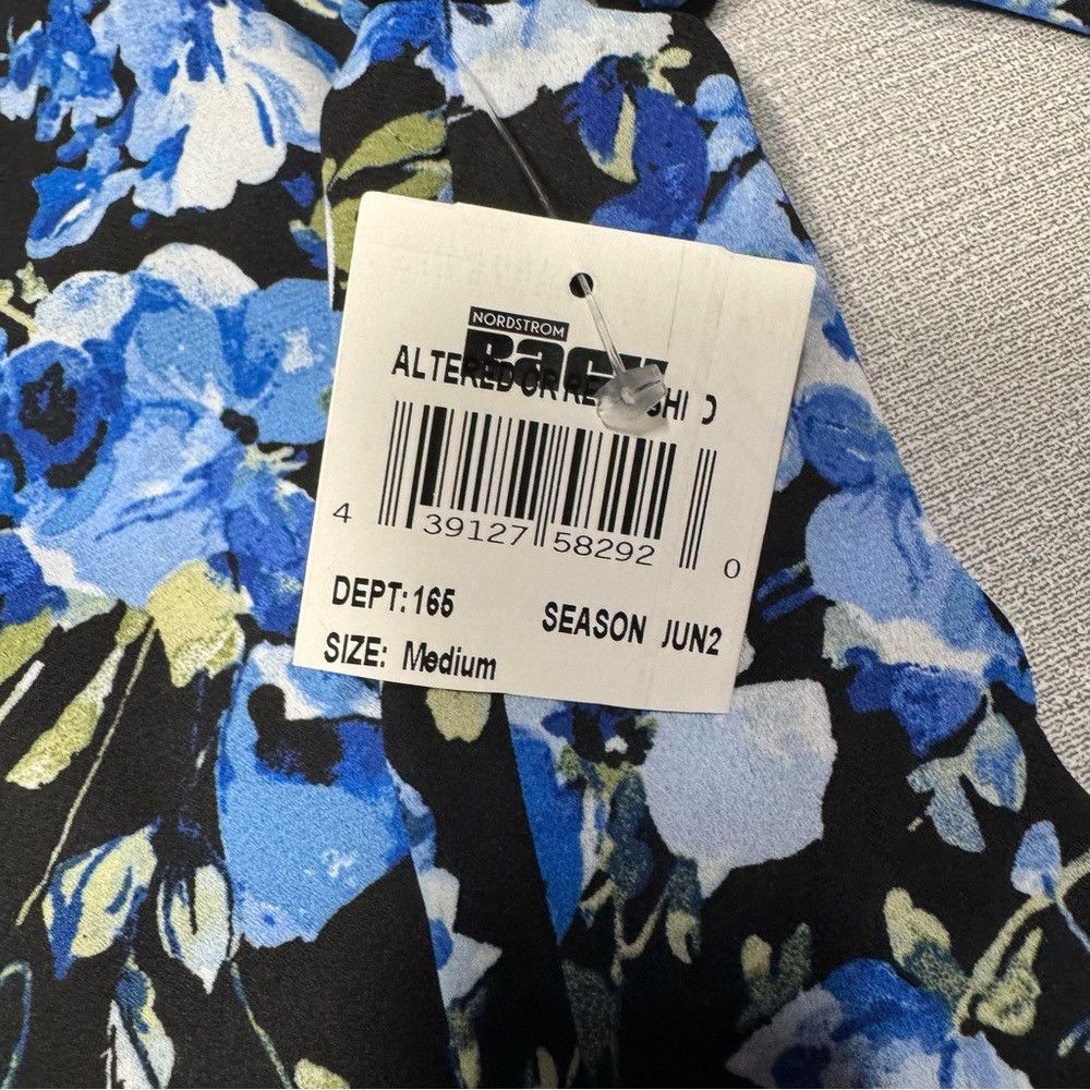 Vince Camuto NWT New Vince Camuto Blue Floral Flutter Sleeve V-Neck Blou Size M / US 6-8 / IT 42-44 - 6 Thumbnail