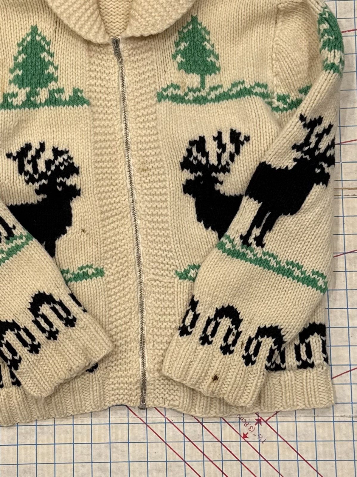 Vintage Vintage Elk Cowichan Knit Sweater Full Zip Fits Mens Medium Size US M / EU 48-50 / 2 - 6 Thumbnail