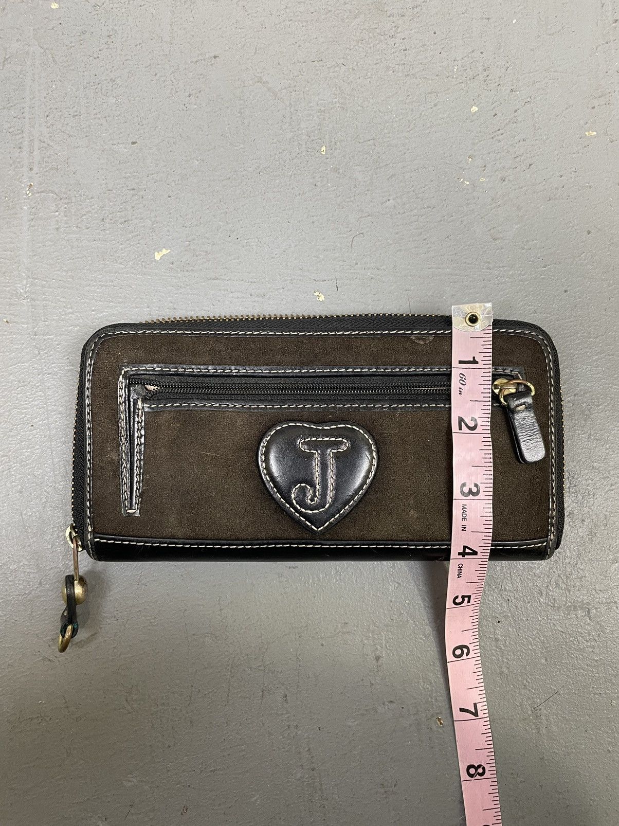 Juicy Couture Juicy Couture crest velour wallet billfold Size ONE SIZE - 10 Thumbnail